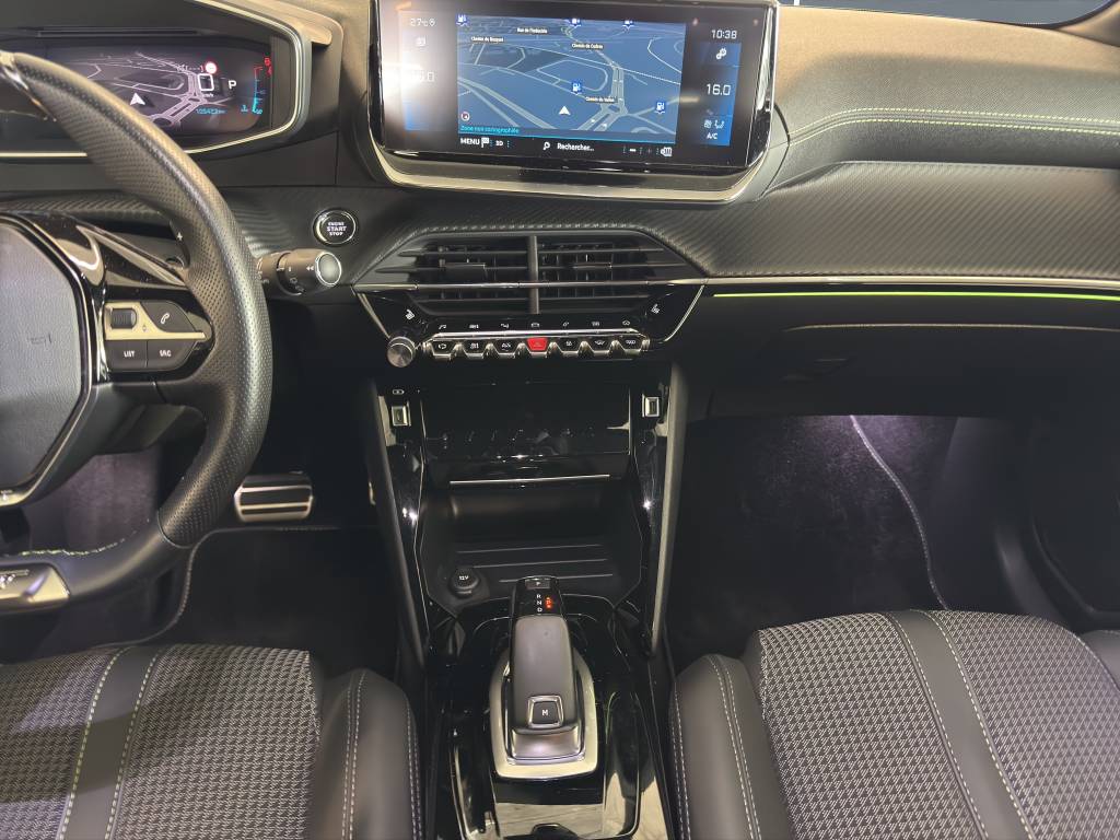 PEUGEOT 208 1.2 PureTech GT EAT8 //Pack drive assist plus/Sièges AV chauffants/Carplay/Caméra Recul-image-6