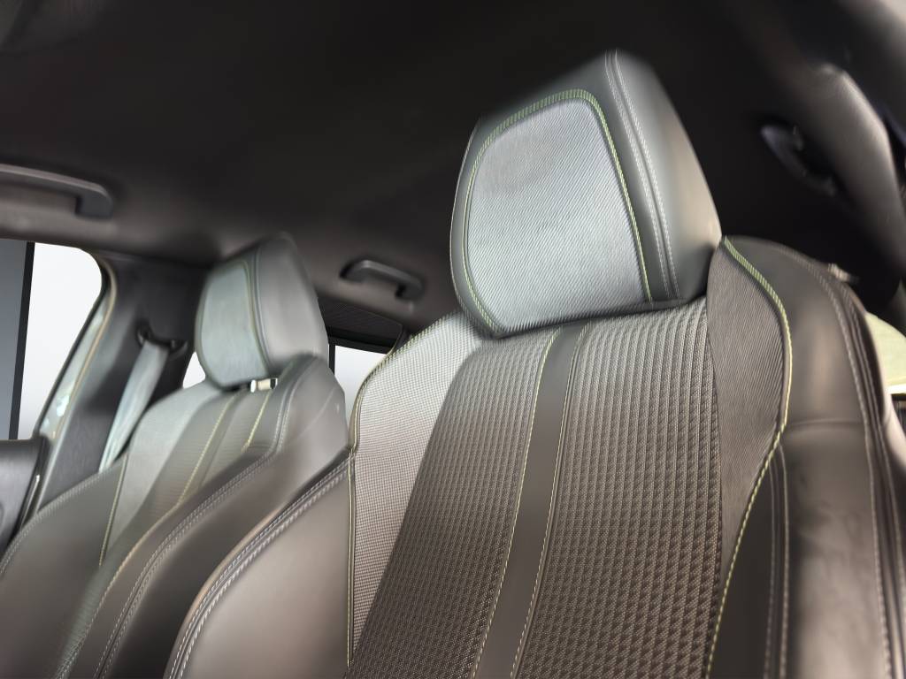PEUGEOT 208 1.2 PureTech GT EAT8 //Pack drive assist plus/Sièges AV chauffants/Carplay/Caméra Recul-image-9