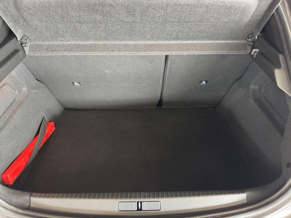 PEUGEOT 208 1.2 PureTech GT EAT8 //Pack drive assist plus/Sièges AV chauffants/Carplay/Caméra Recul-image-11