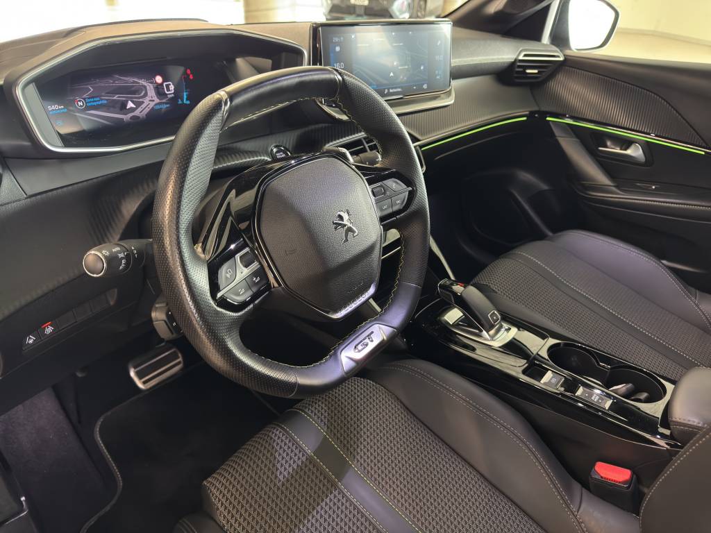 PEUGEOT 208 1.2 PureTech GT EAT8 //Pack drive assist plus/Sièges AV chauffants/Carplay/Caméra Recul-image-12