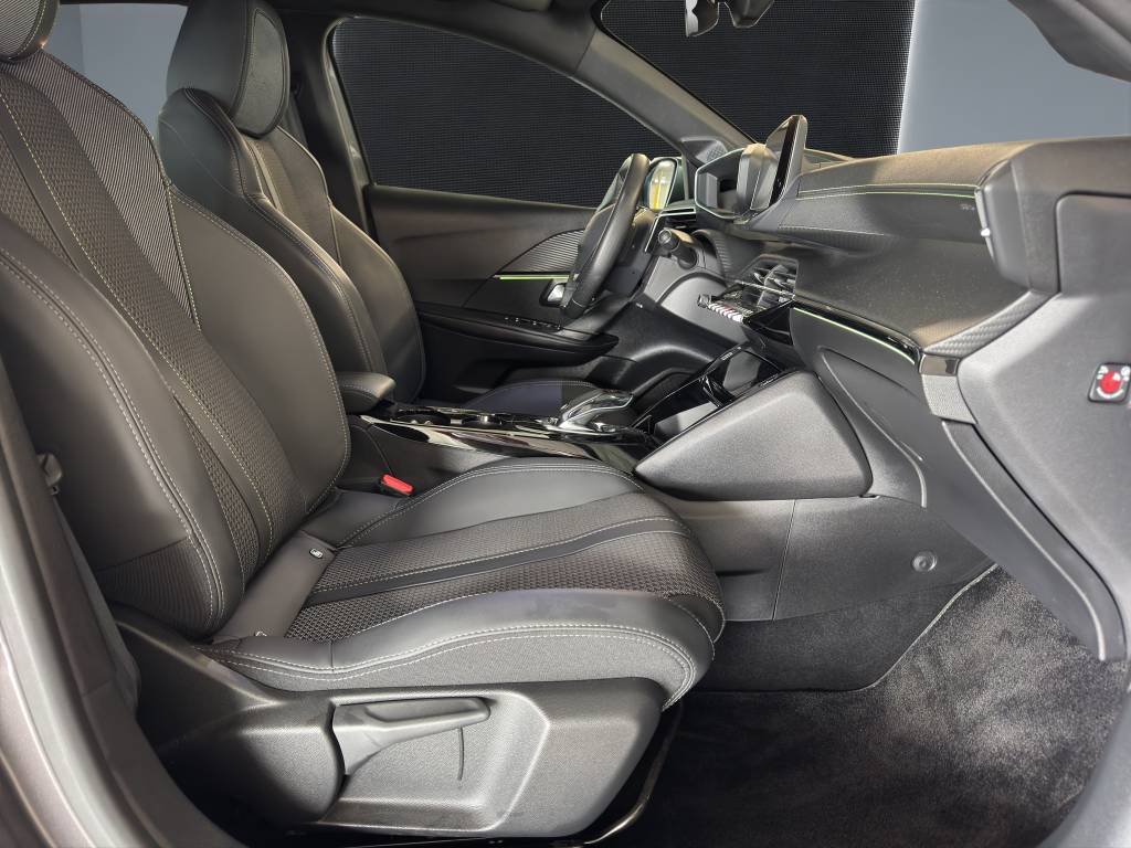 PEUGEOT 208 1.2 PureTech GT EAT8 //Pack drive assist plus/Sièges AV chauffants/Carplay/Caméra Recul-image-10