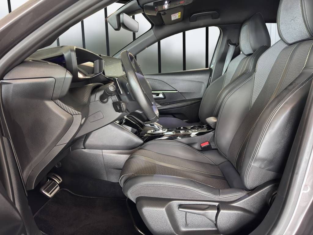 PEUGEOT 208 1.2 PureTech GT EAT8 //Pack drive assist plus/Sièges AV chauffants/Carplay/Caméra Recul-image-7