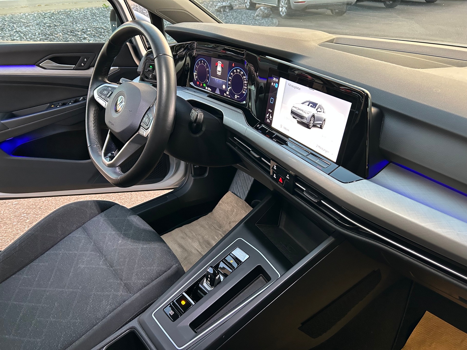 VW Golf Variant 1.5 eTSI mHEV Life-image-14