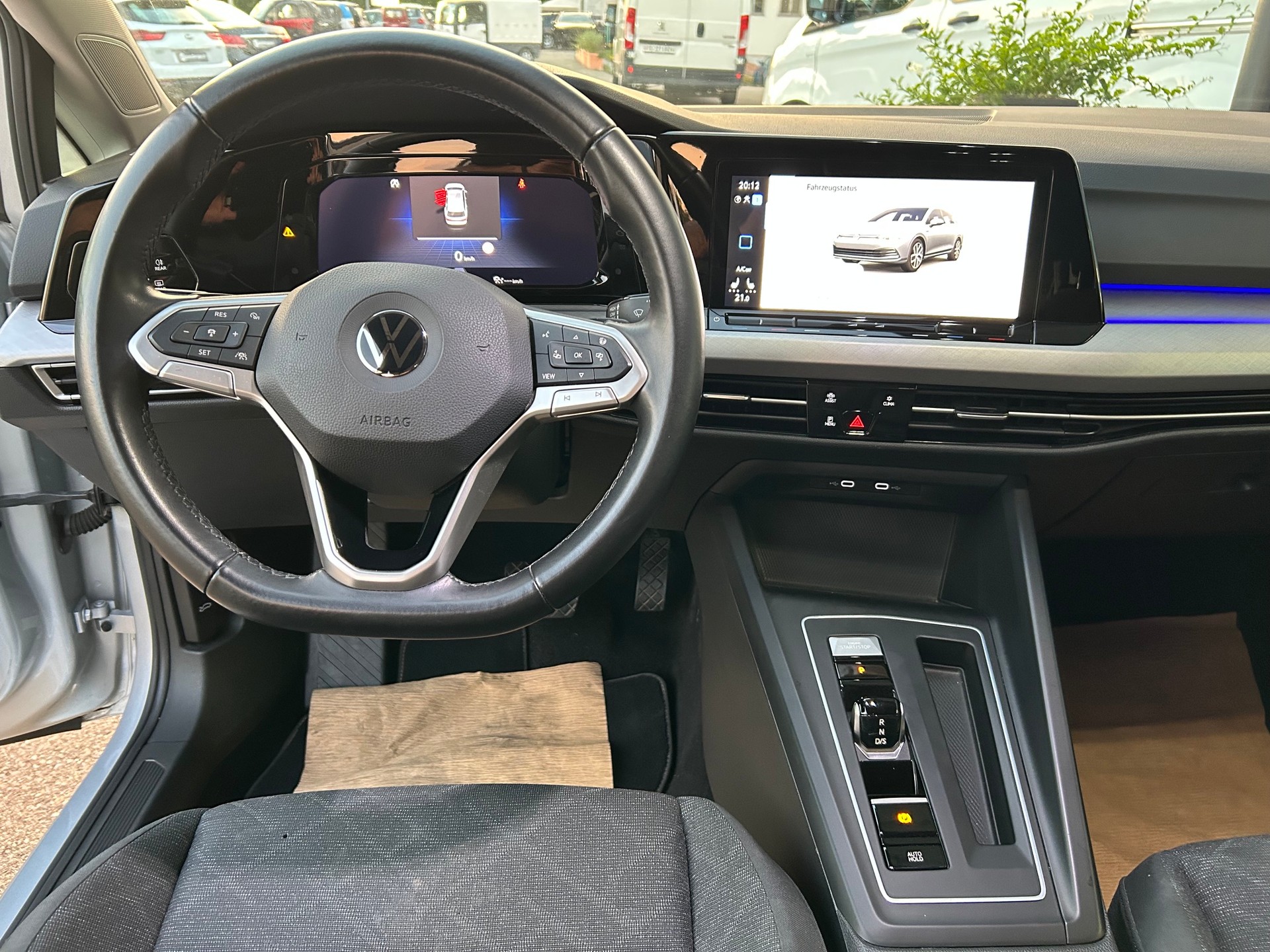 VW Golf Variant 1.5 eTSI mHEV Life-image-12