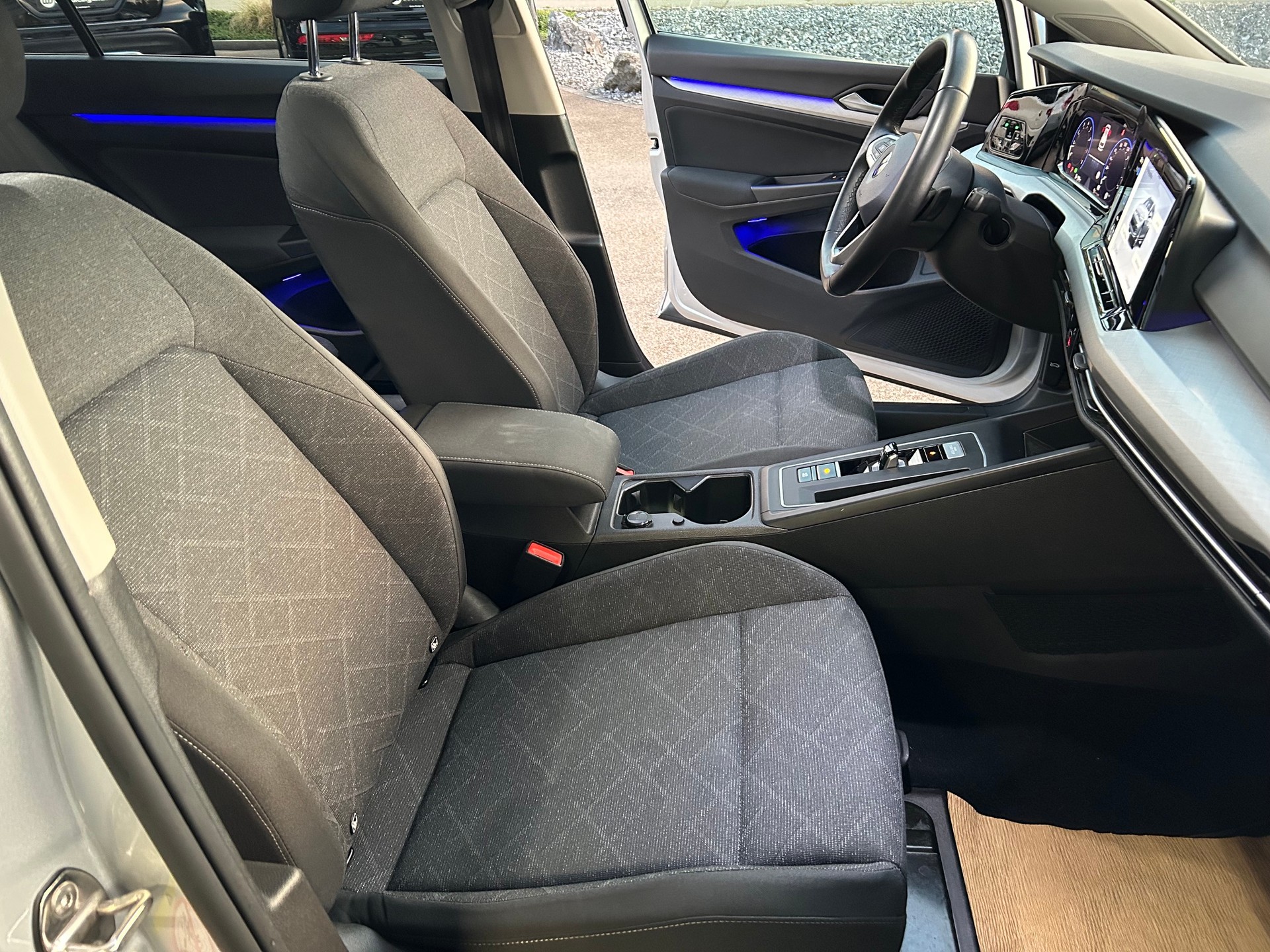 VW Golf Variant 1.5 eTSI mHEV Life-image-10
