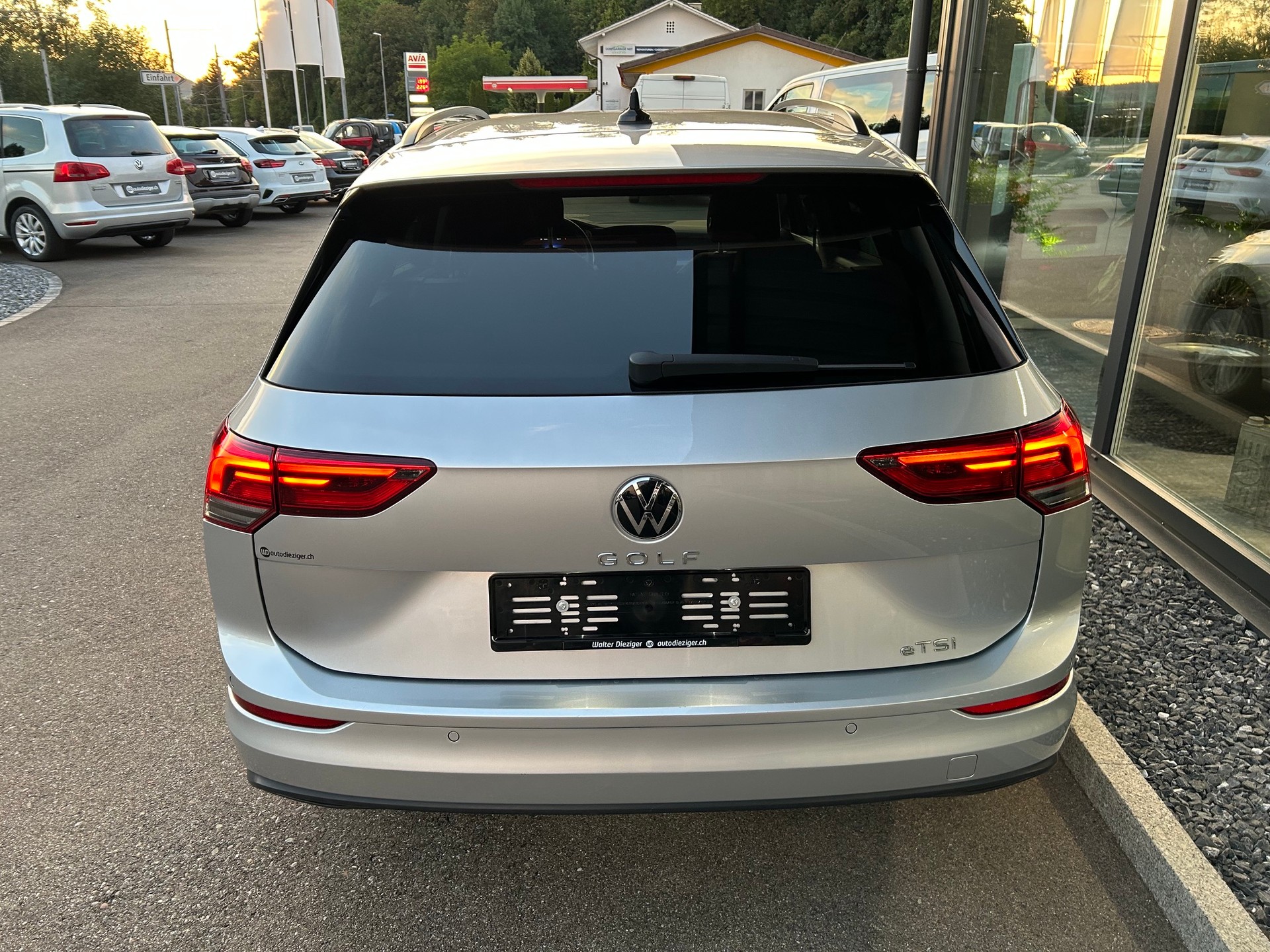 VW Golf Variant 1.5 eTSI mHEV Life-image-6