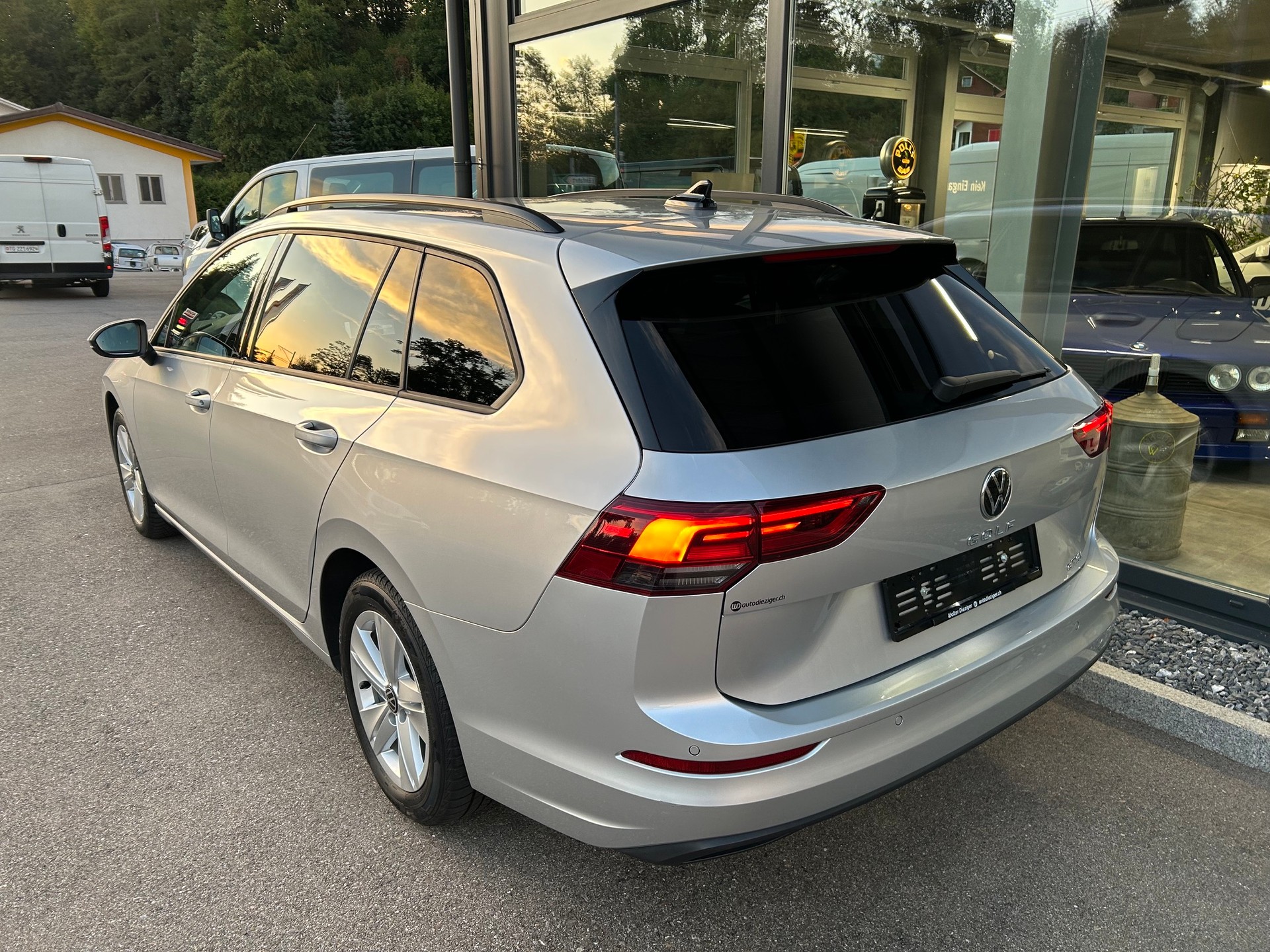 VW Golf Variant 1.5 eTSI mHEV Life-image-5