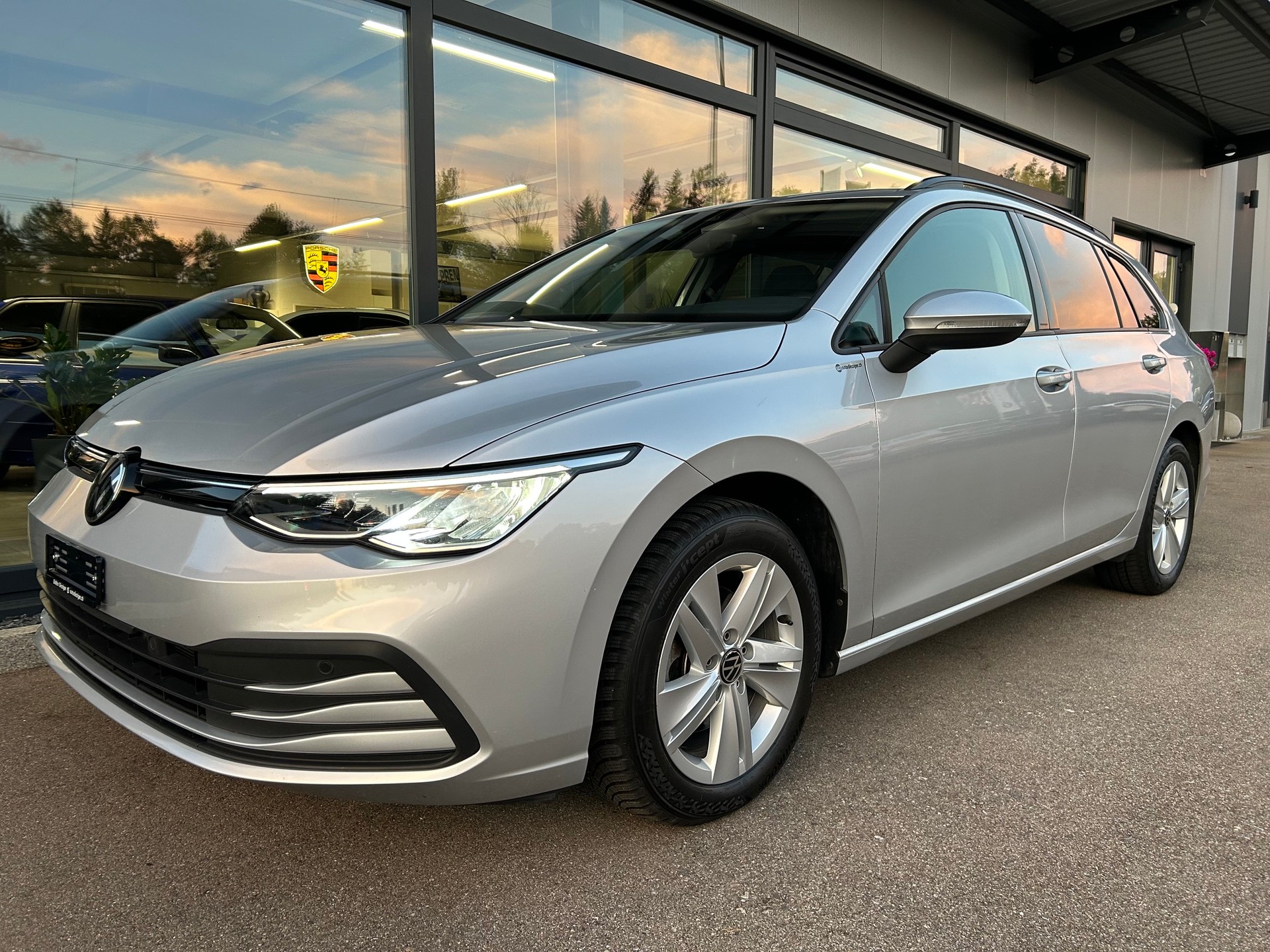 VW Golf Variant 1.5 eTSI mHEV Life-image-3