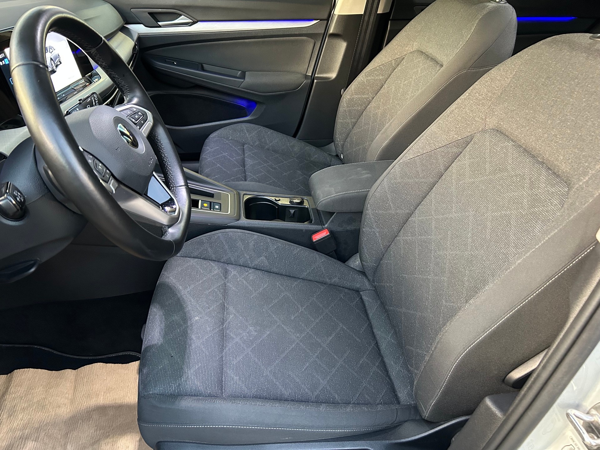 VW Golf Variant 1.5 eTSI mHEV Life-image-9