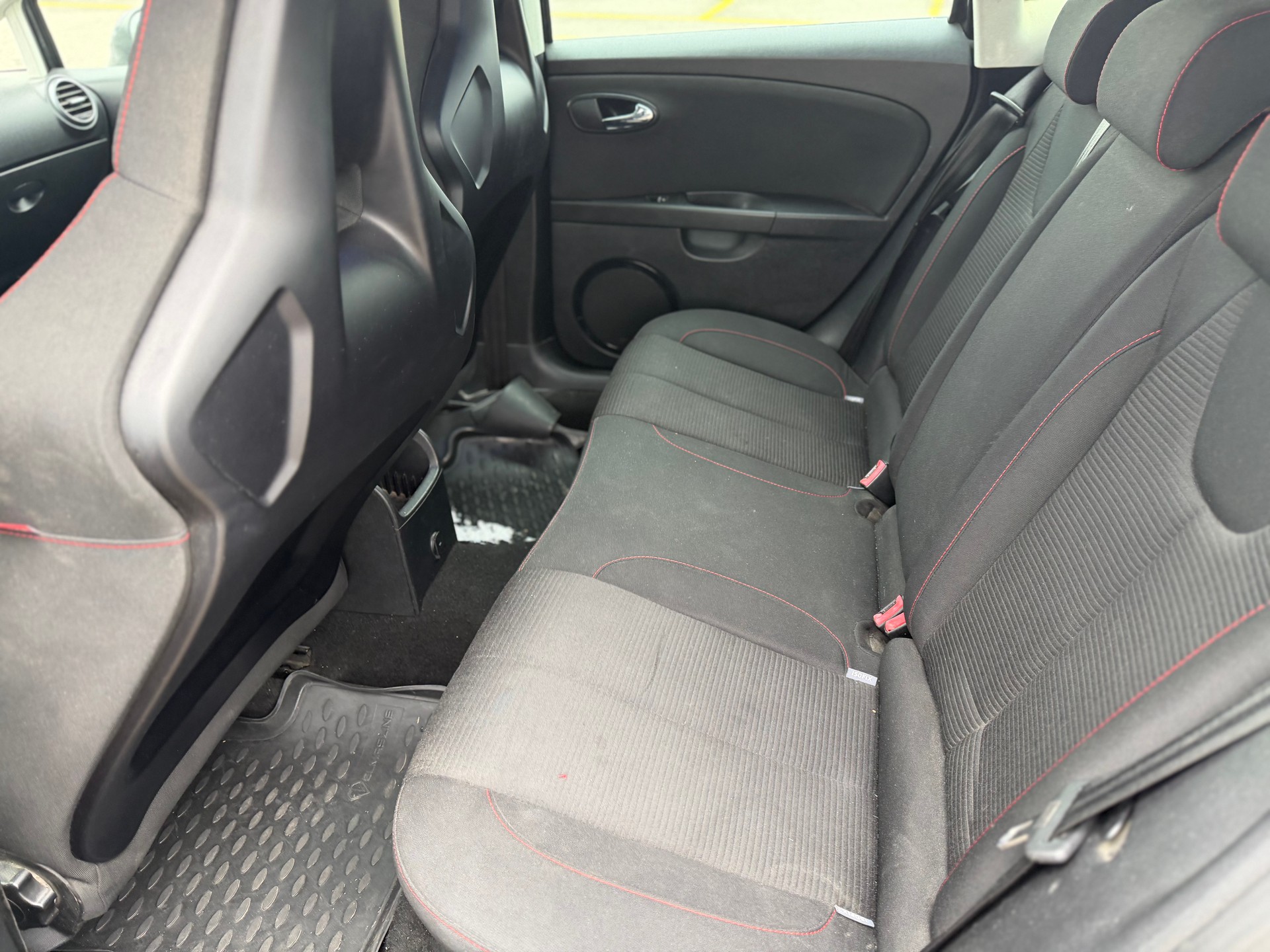SEAT Leon 2.0 TDI Stylance-image-8