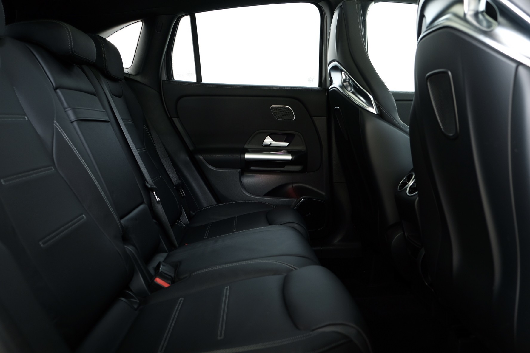 MERCEDES-BENZ GLA 35 AMG 4matic H247-image-9