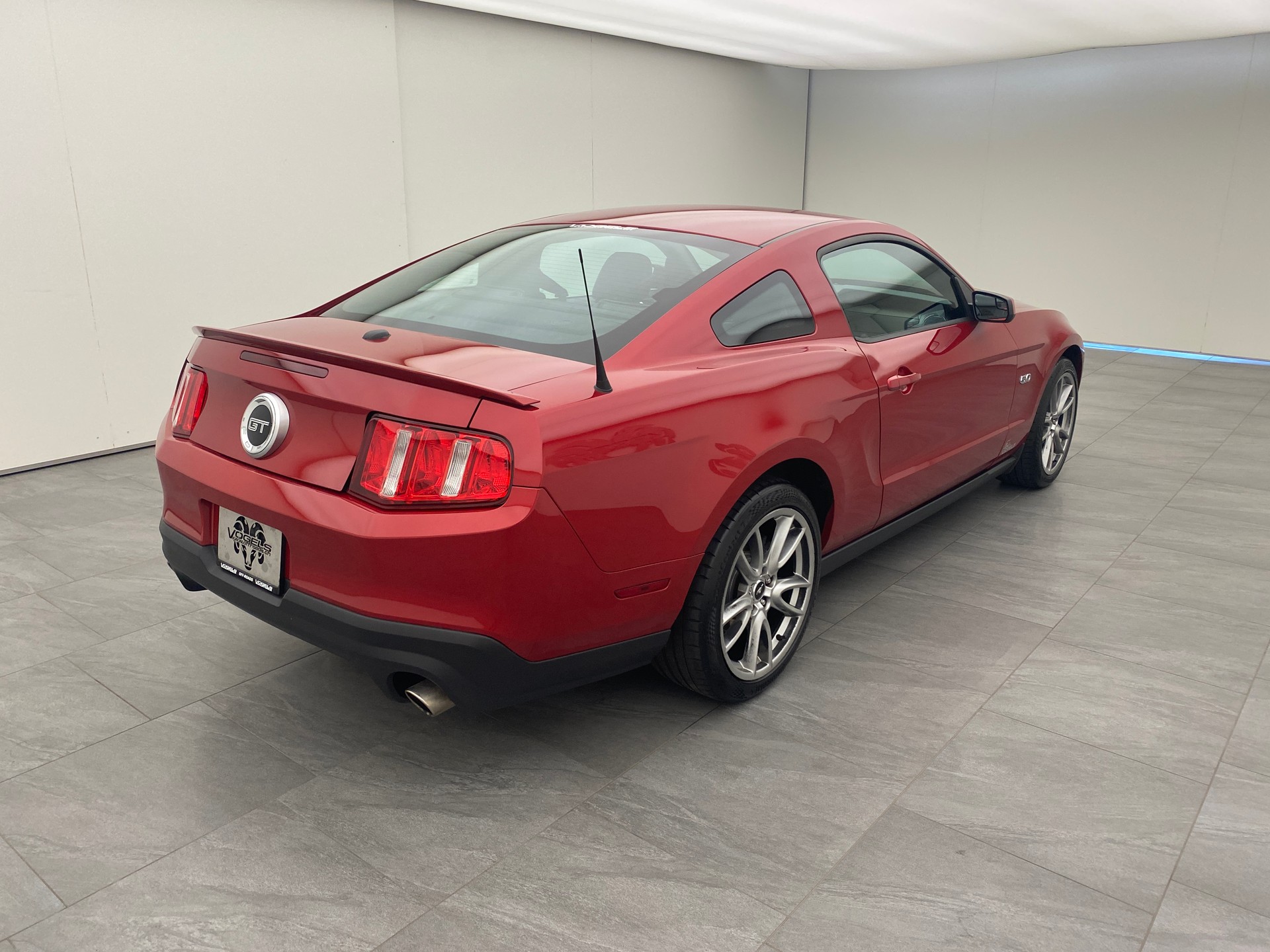 FORD Mustang 5.0 GT-showroom-element-3