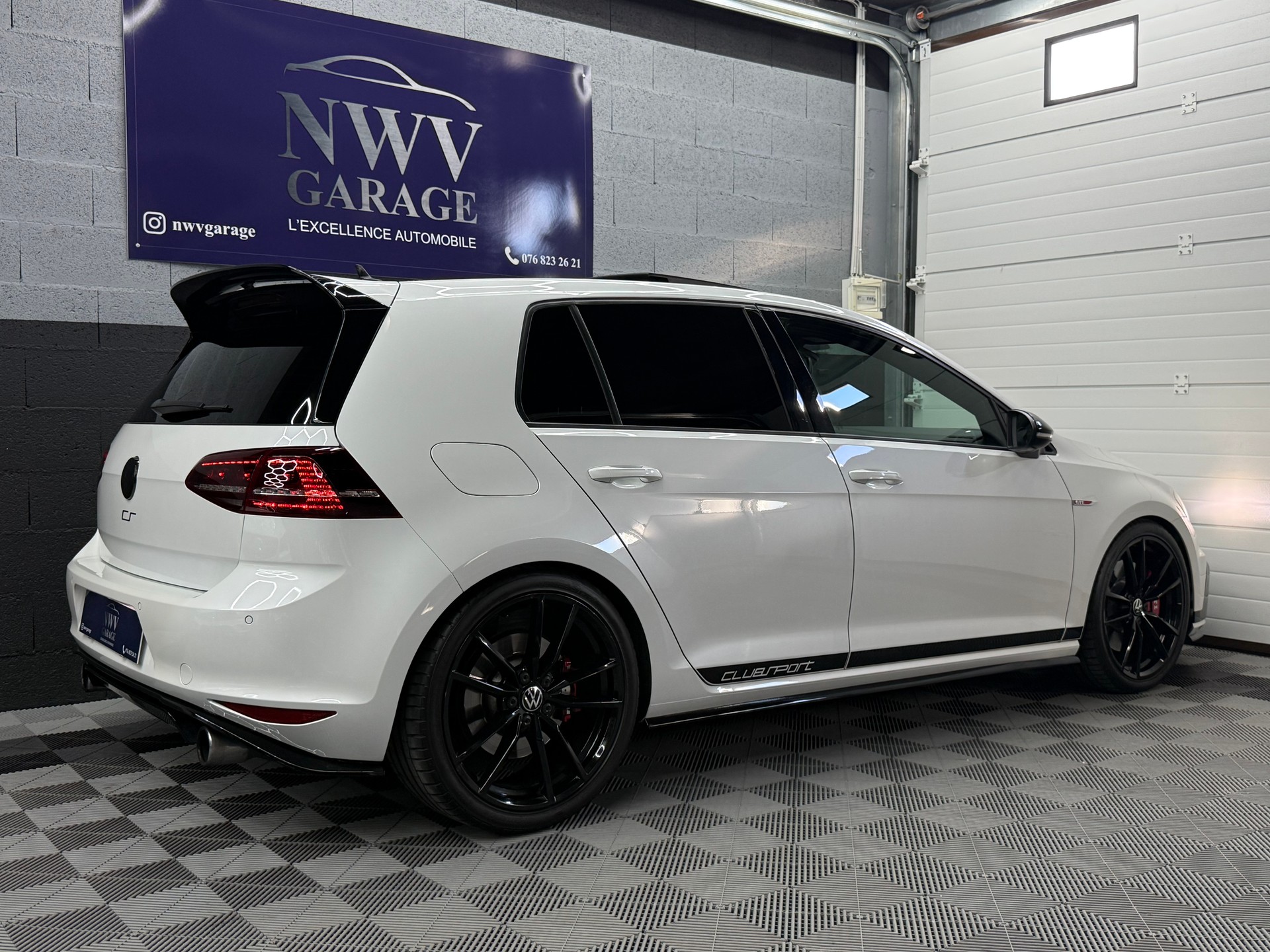 VW Golf 2.0 TSI GTI Clubsport DSG-image-6