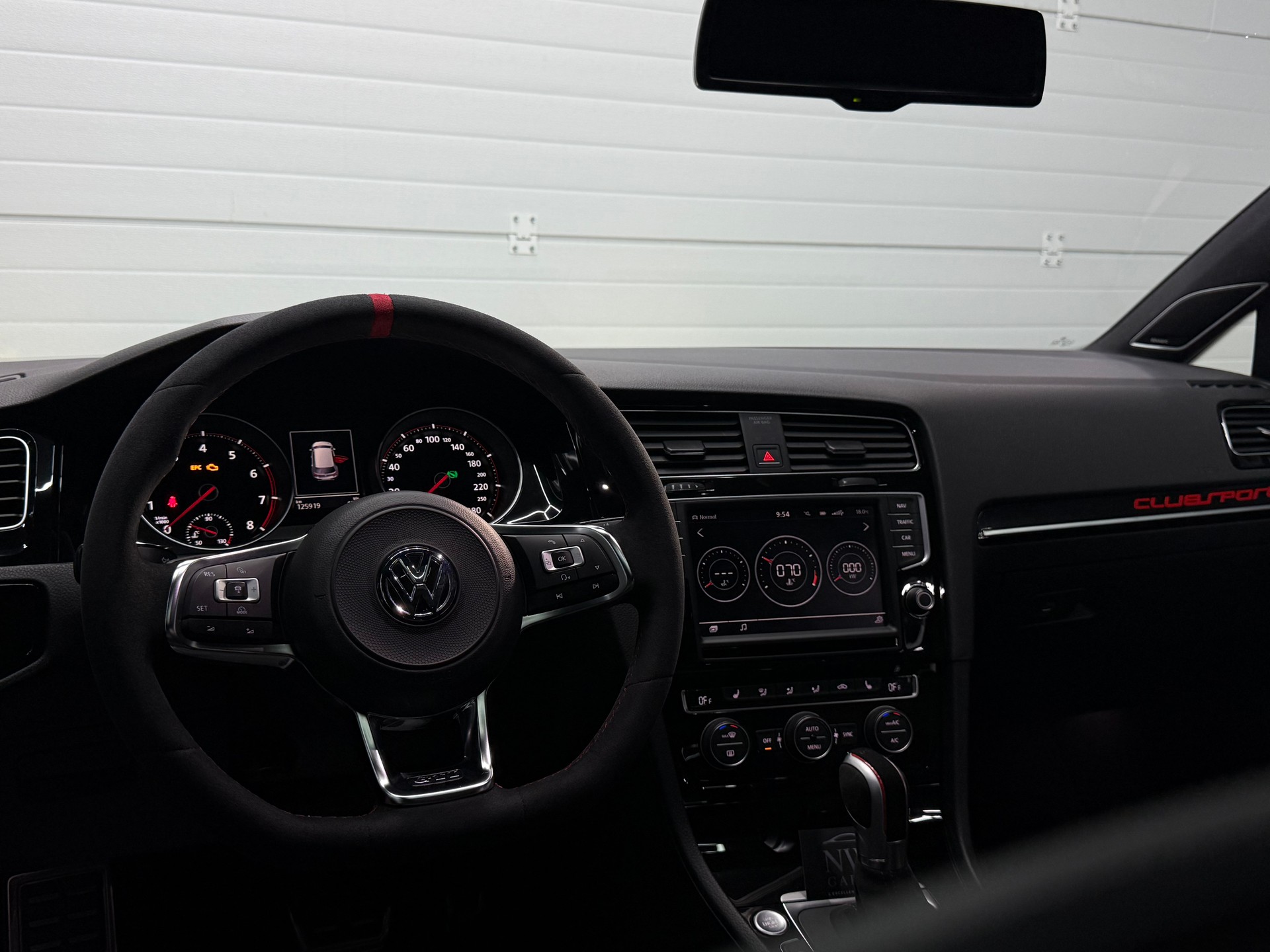 VW Golf 2.0 TSI GTI Clubsport DSG-image-10