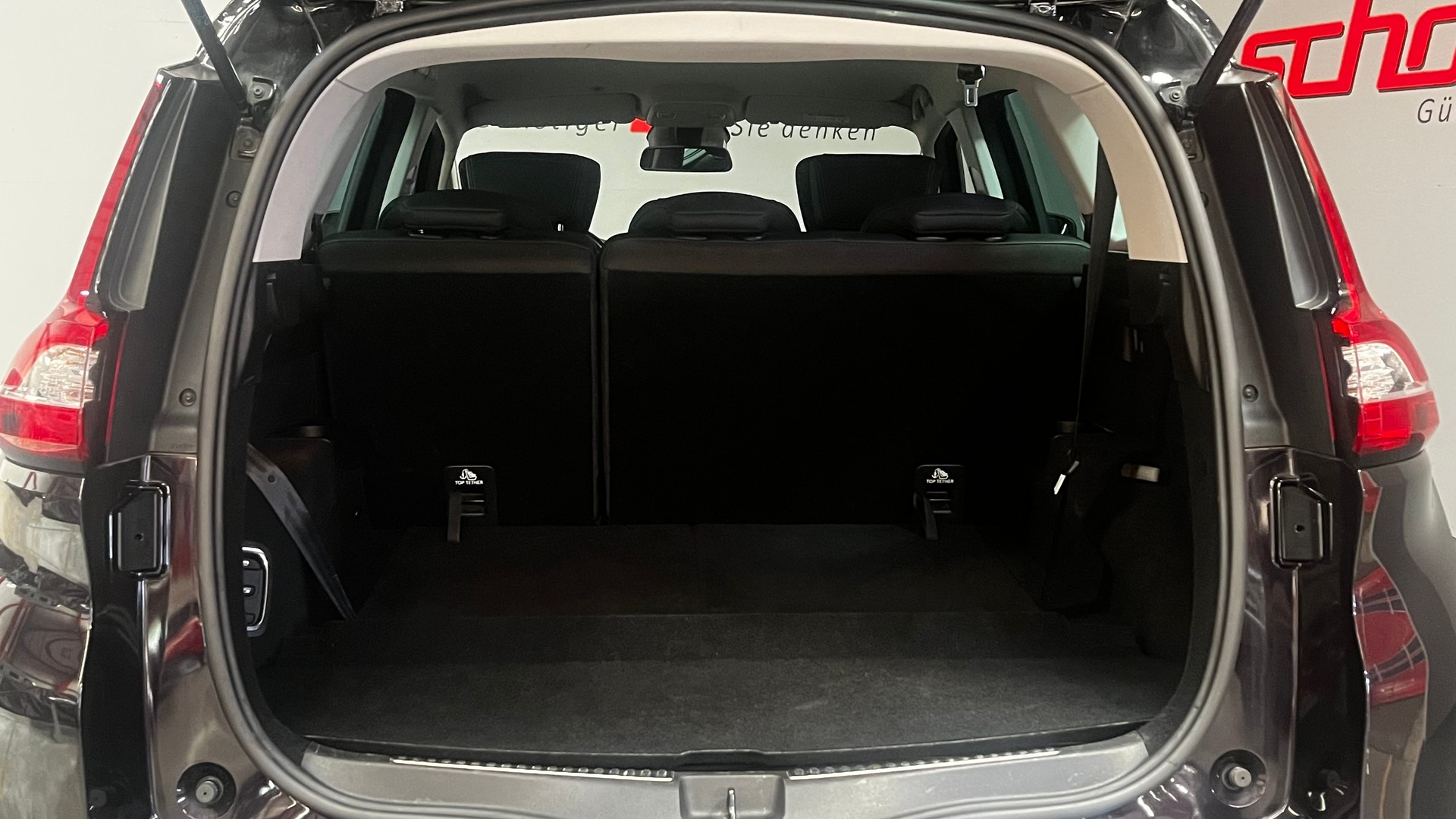RENAULT Grand Scénic 1.3 16V Turbo Initiale Paris EDC-image-9