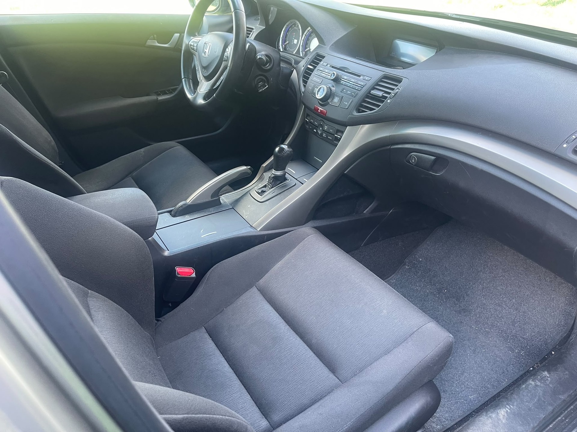 HONDA Accord Tourer 2.0i 16V Executive Automatic-image-8