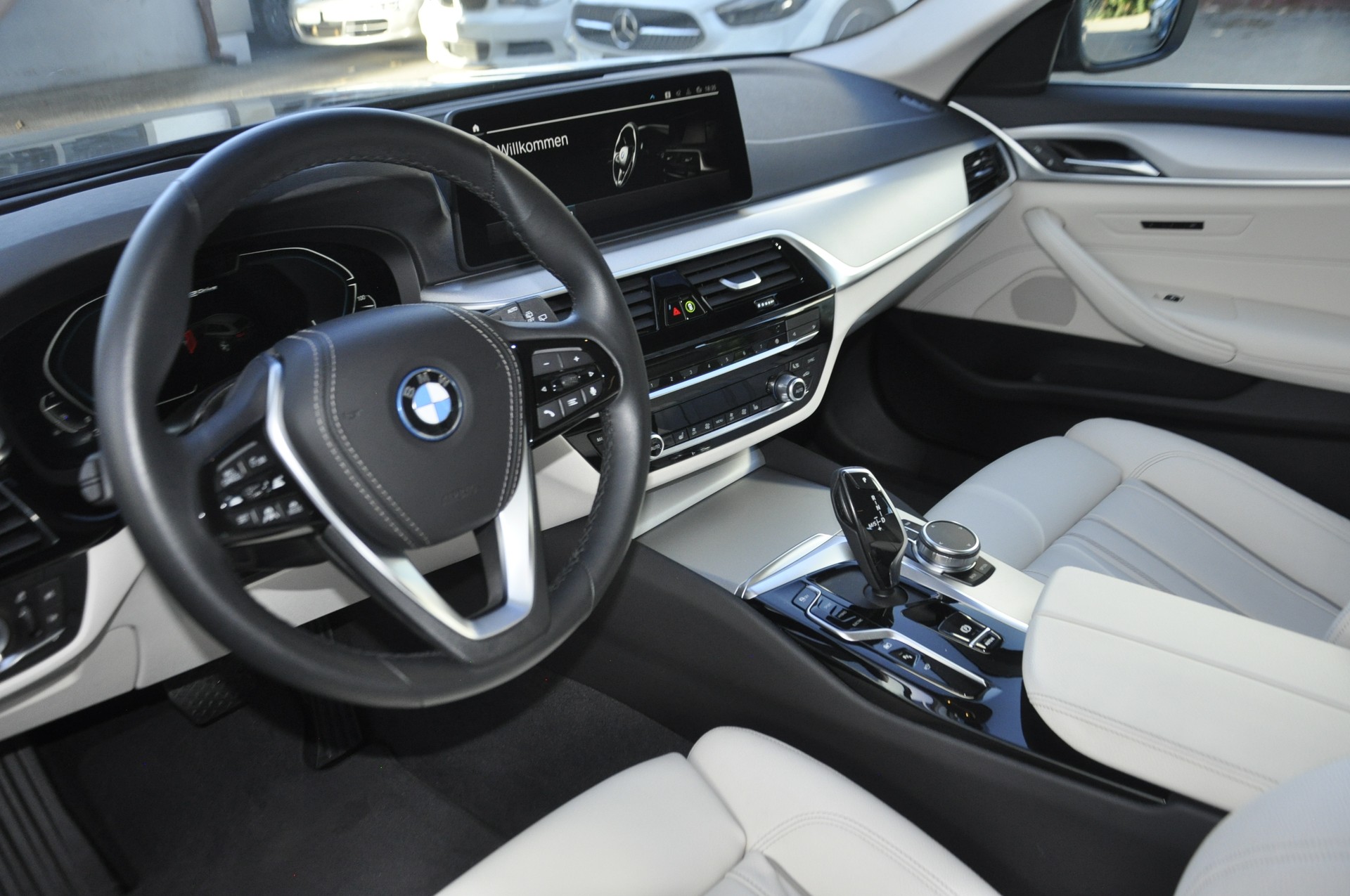 BMW 530e xDrive Touring Steptronic-image-5