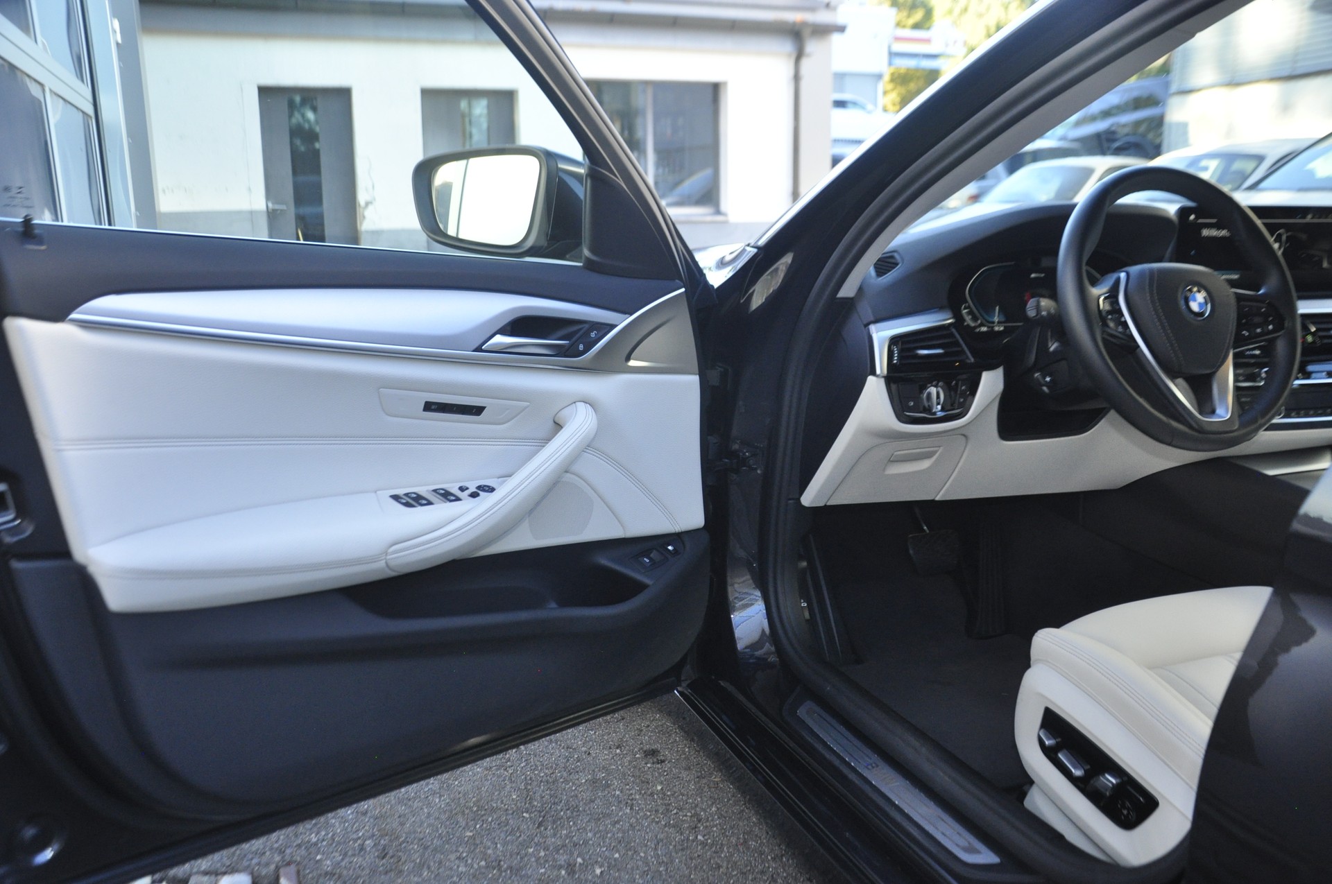 BMW 530e xDrive Touring Steptronic-image-3