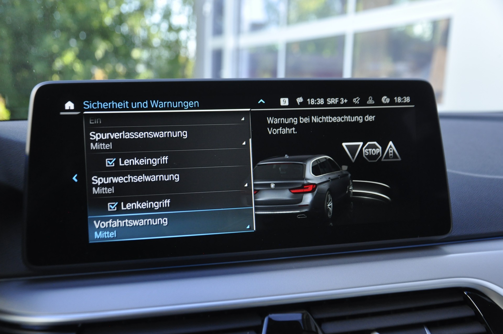 BMW 530e xDrive Touring Steptronic-image-13