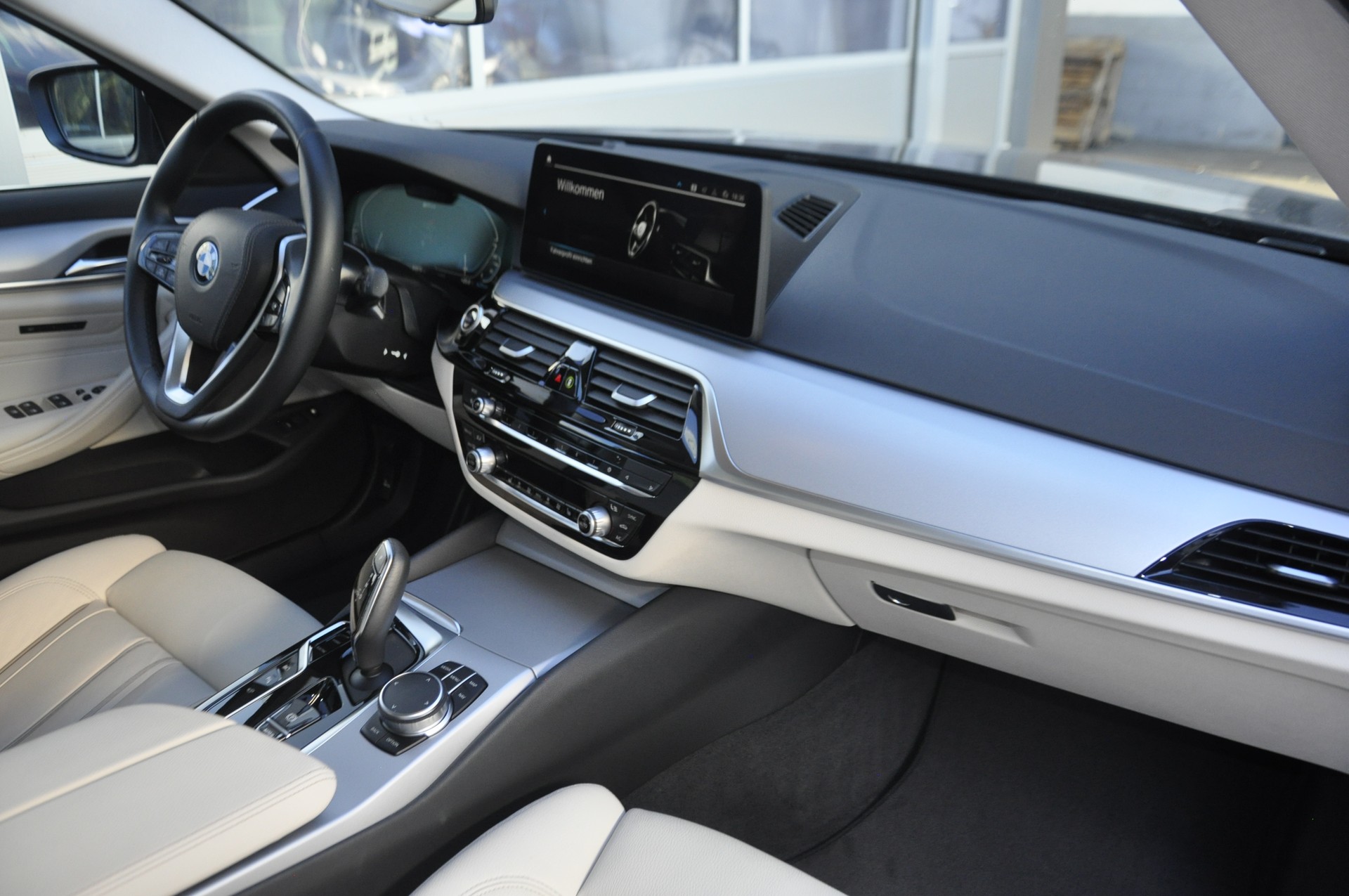 BMW 530e xDrive Touring Steptronic-image-7