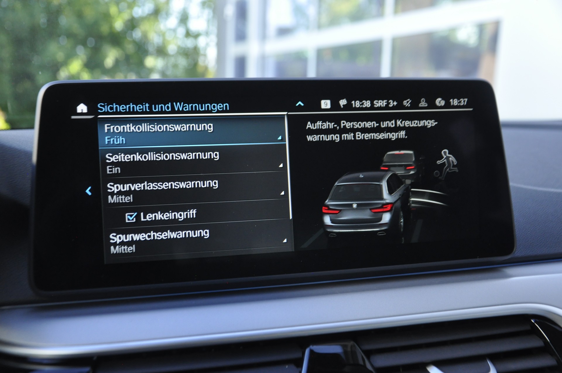 BMW 530e xDrive Touring Steptronic-image-12