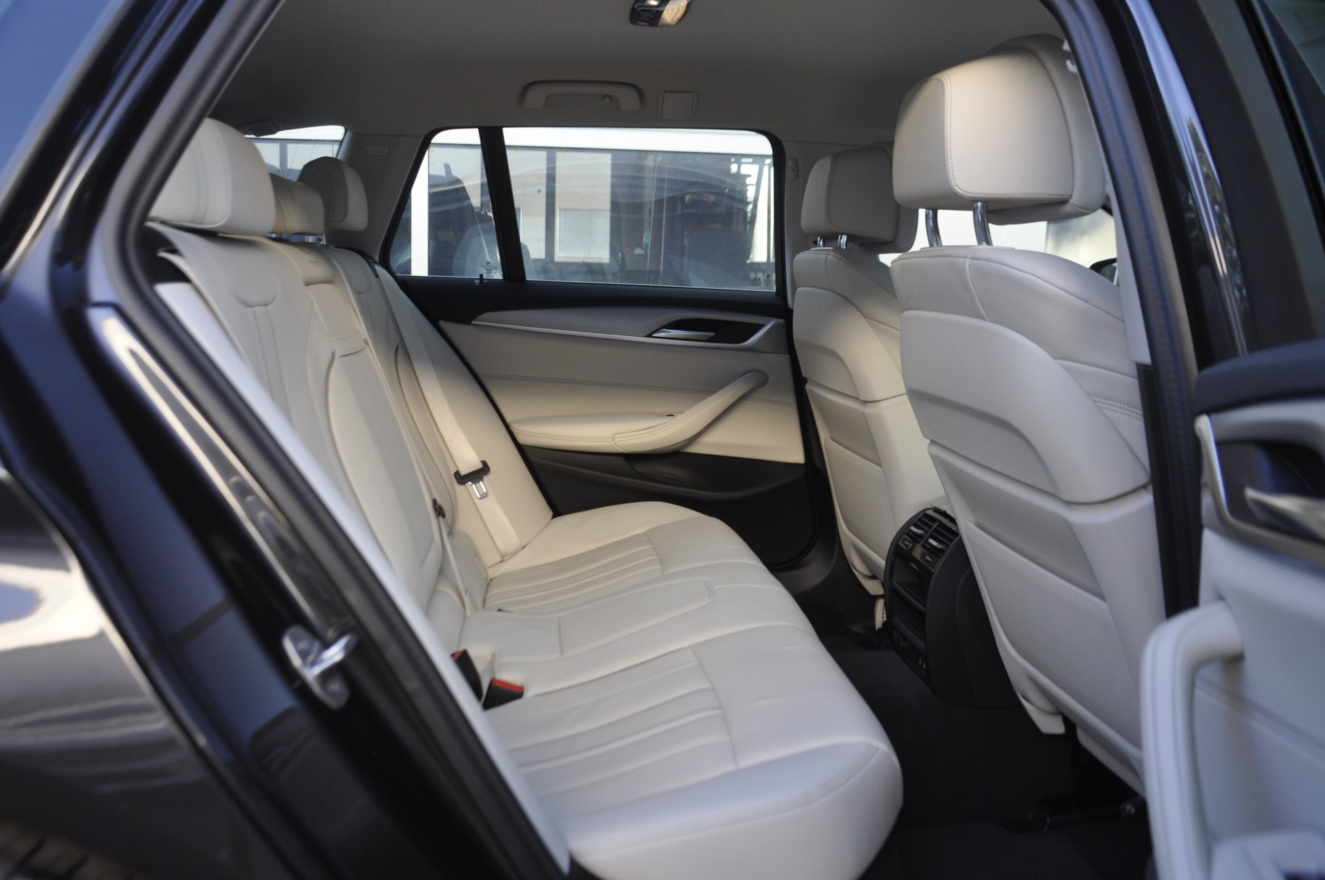 BMW 530e xDrive Touring Steptronic-image-8