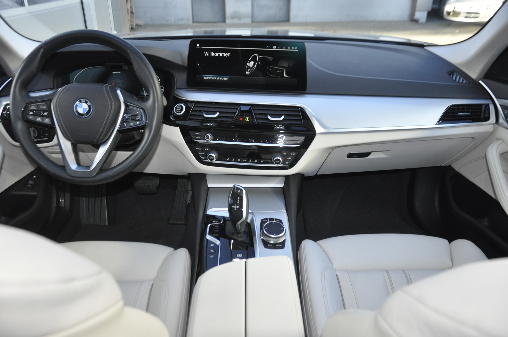 BMW 530e xDrive Touring Steptronic-image-9