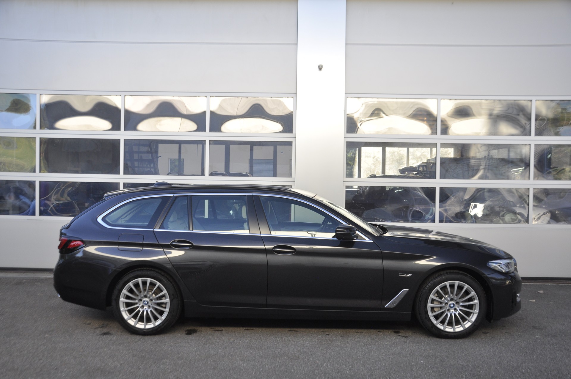 BMW 530e xDrive Touring Steptronic-image-1
