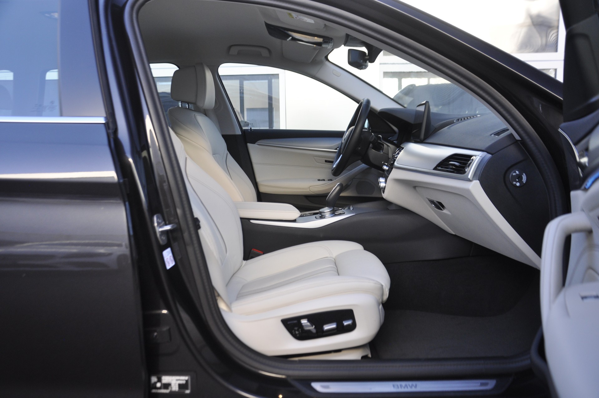 BMW 530e xDrive Touring Steptronic-image-6