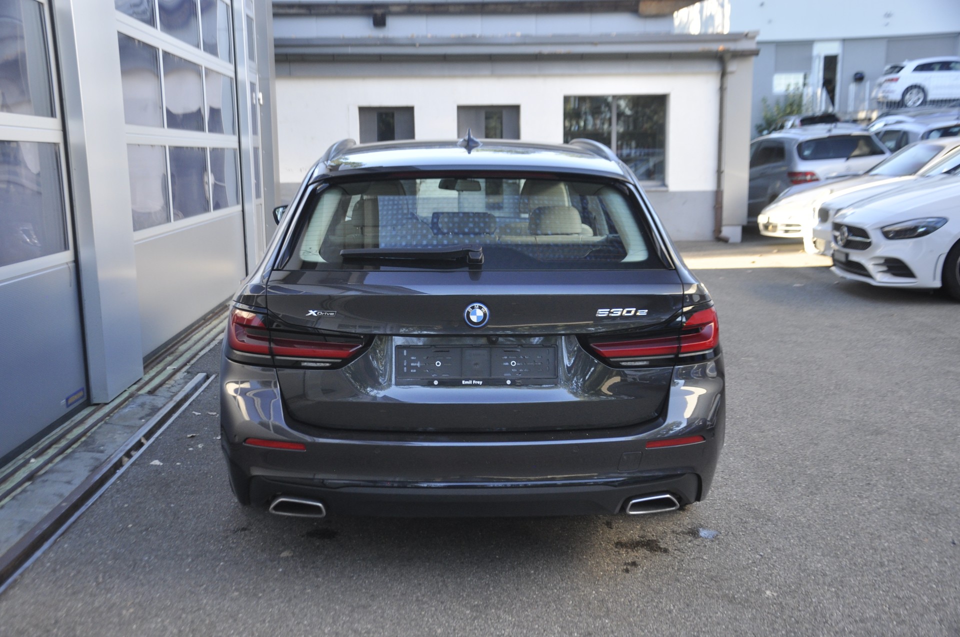 BMW 530e xDrive Touring Steptronic-image-15