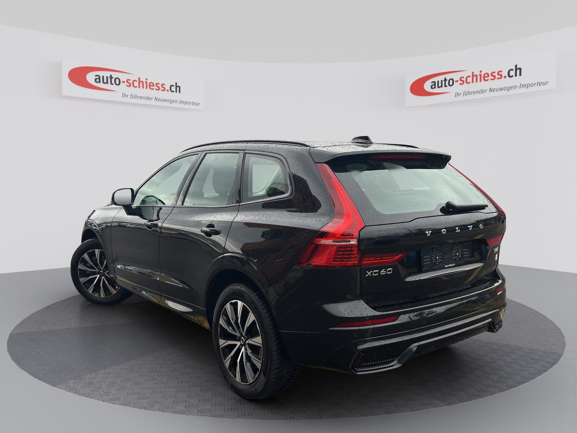 VOLVO XC60 B4 Diesel Mild Hybrid AWD Plus Dark Geartronic-image-2
