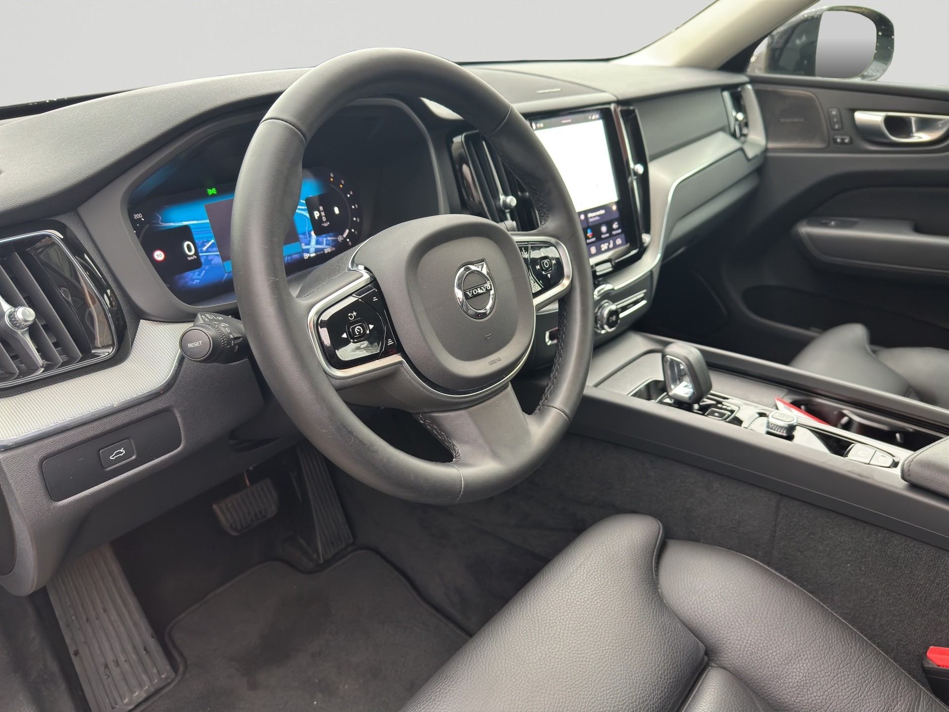 VOLVO XC60 B4 Diesel Mild Hybrid AWD Plus Dark Geartronic-image-7
