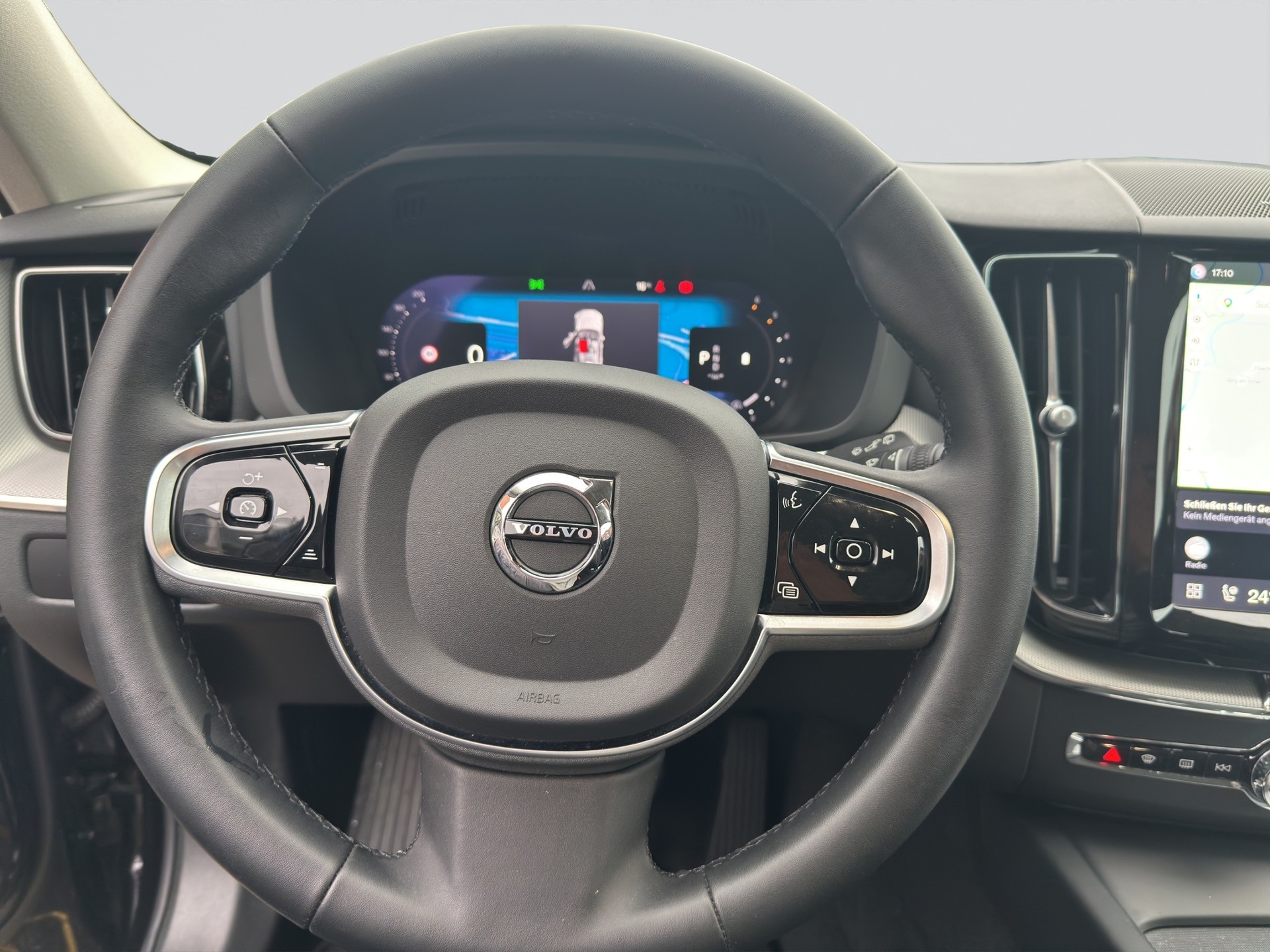 VOLVO XC60 B4 Diesel Mild Hybrid AWD Plus Dark Geartronic-image-9