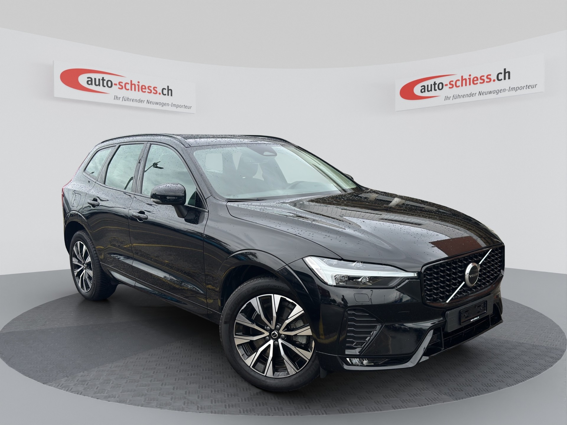VOLVO XC60 B4 Diesel Mild Hybrid AWD Plus Dark Geartronic-image-0