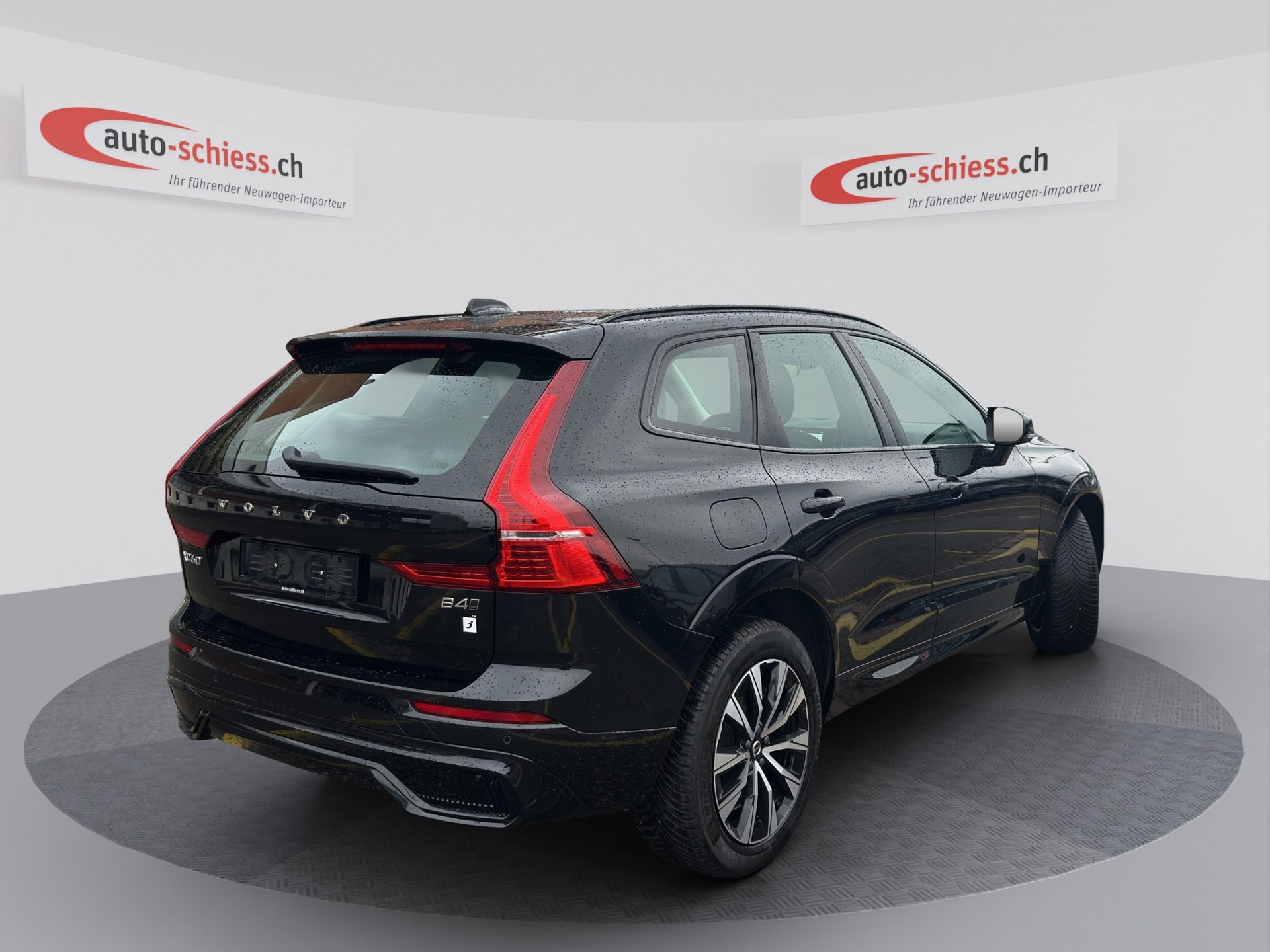 VOLVO XC60 B4 Diesel Mild Hybrid AWD Plus Dark Geartronic-image-4