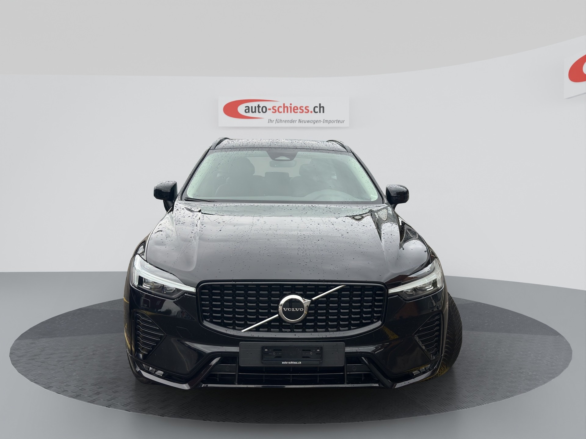 VOLVO XC60 B4 Diesel Mild Hybrid AWD Plus Dark Geartronic-image-1