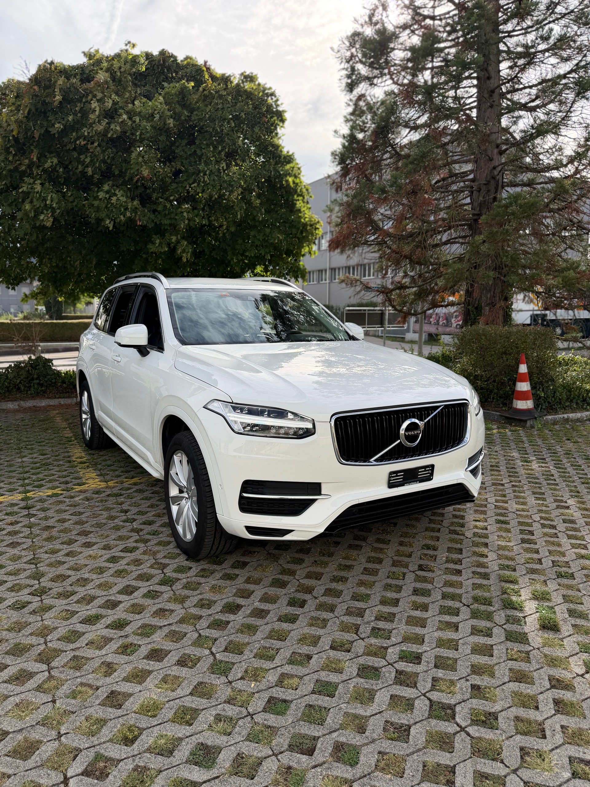 VOLVO XC90 D5 AWD Kinetic Geartronic-image-2