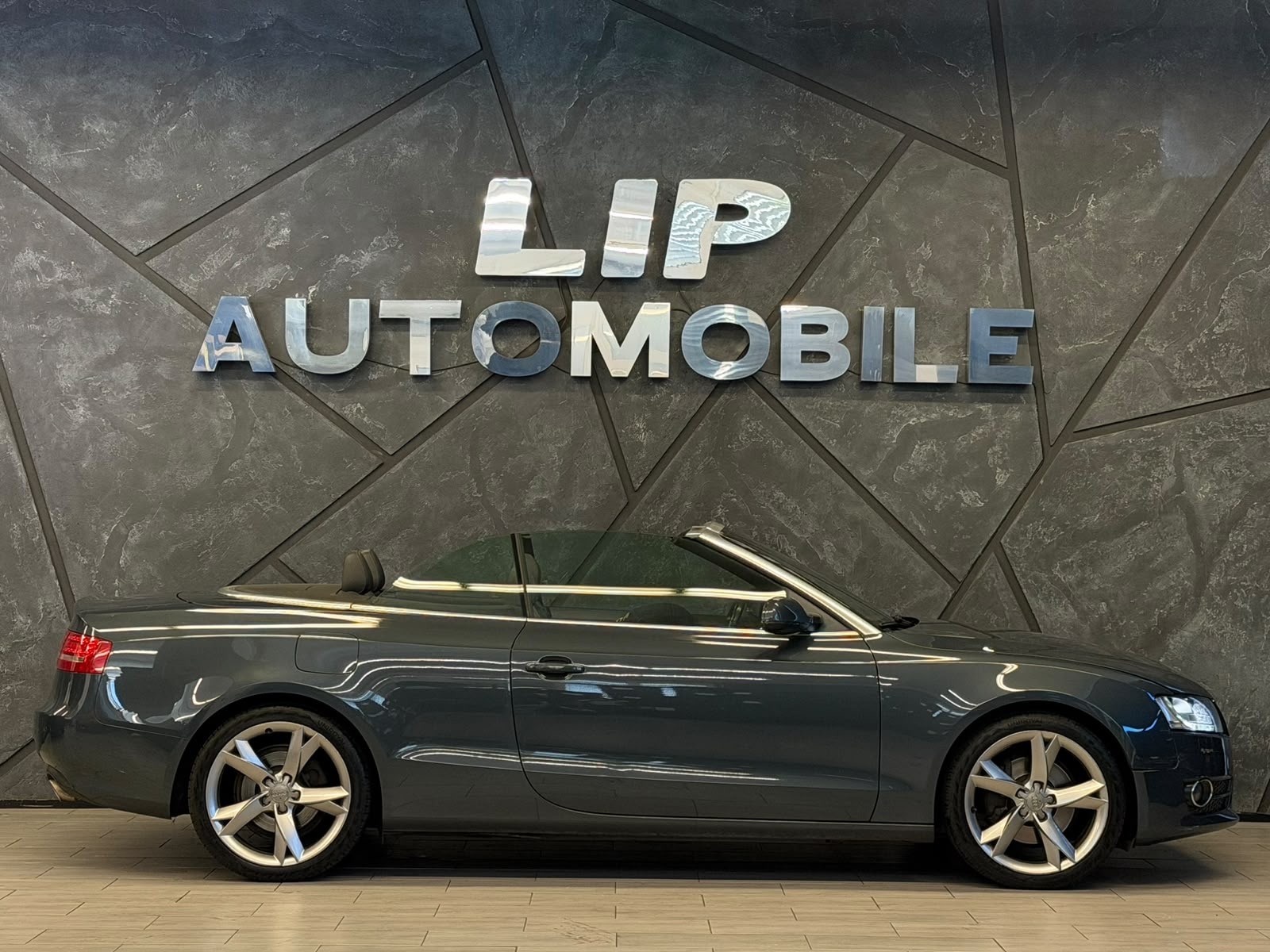 AUDI A5 Cabriolet 3.0 TDI quattro S-tronic-image-4
