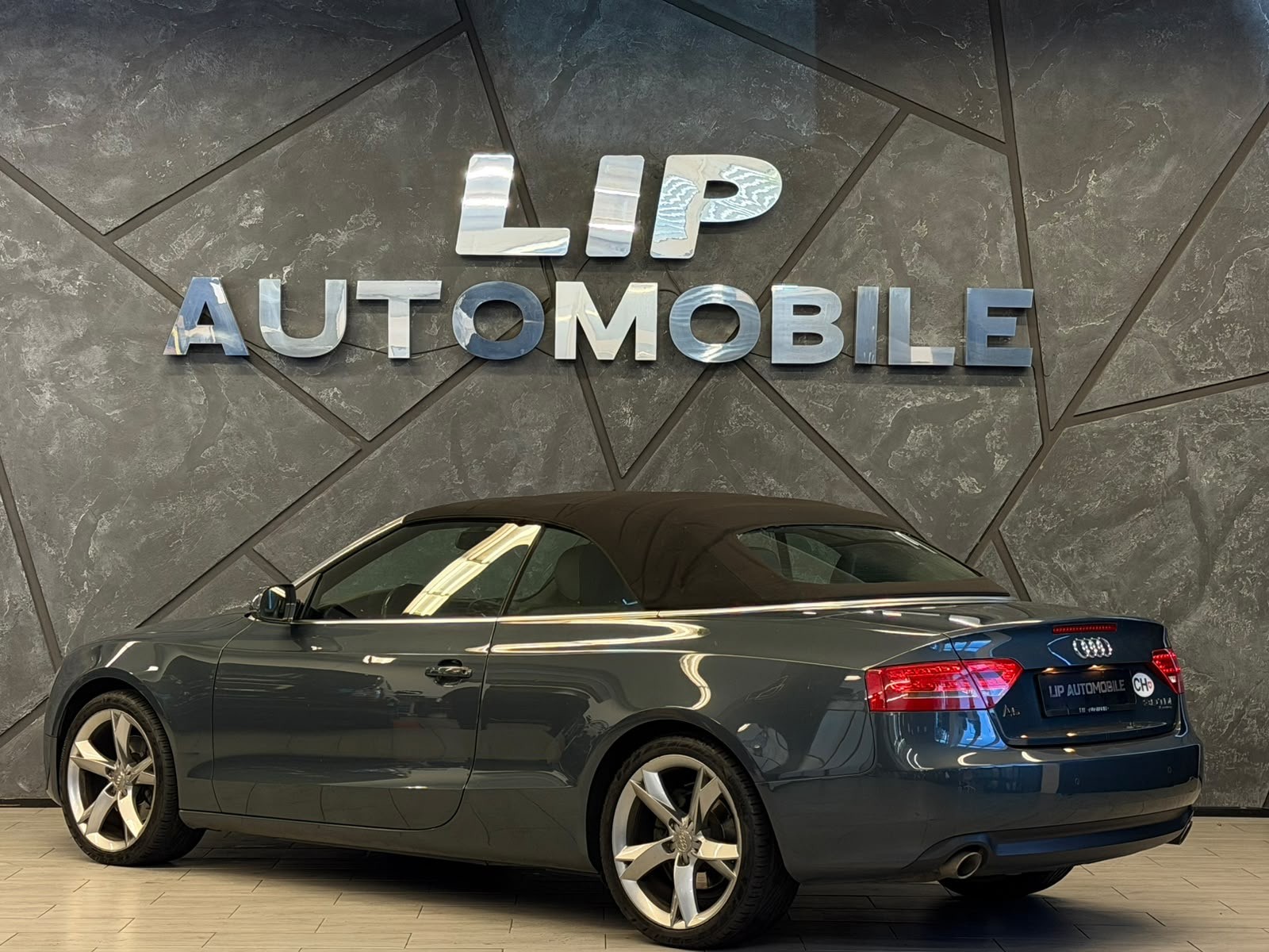 AUDI A5 Cabriolet 3.0 TDI quattro S-tronic-image-8