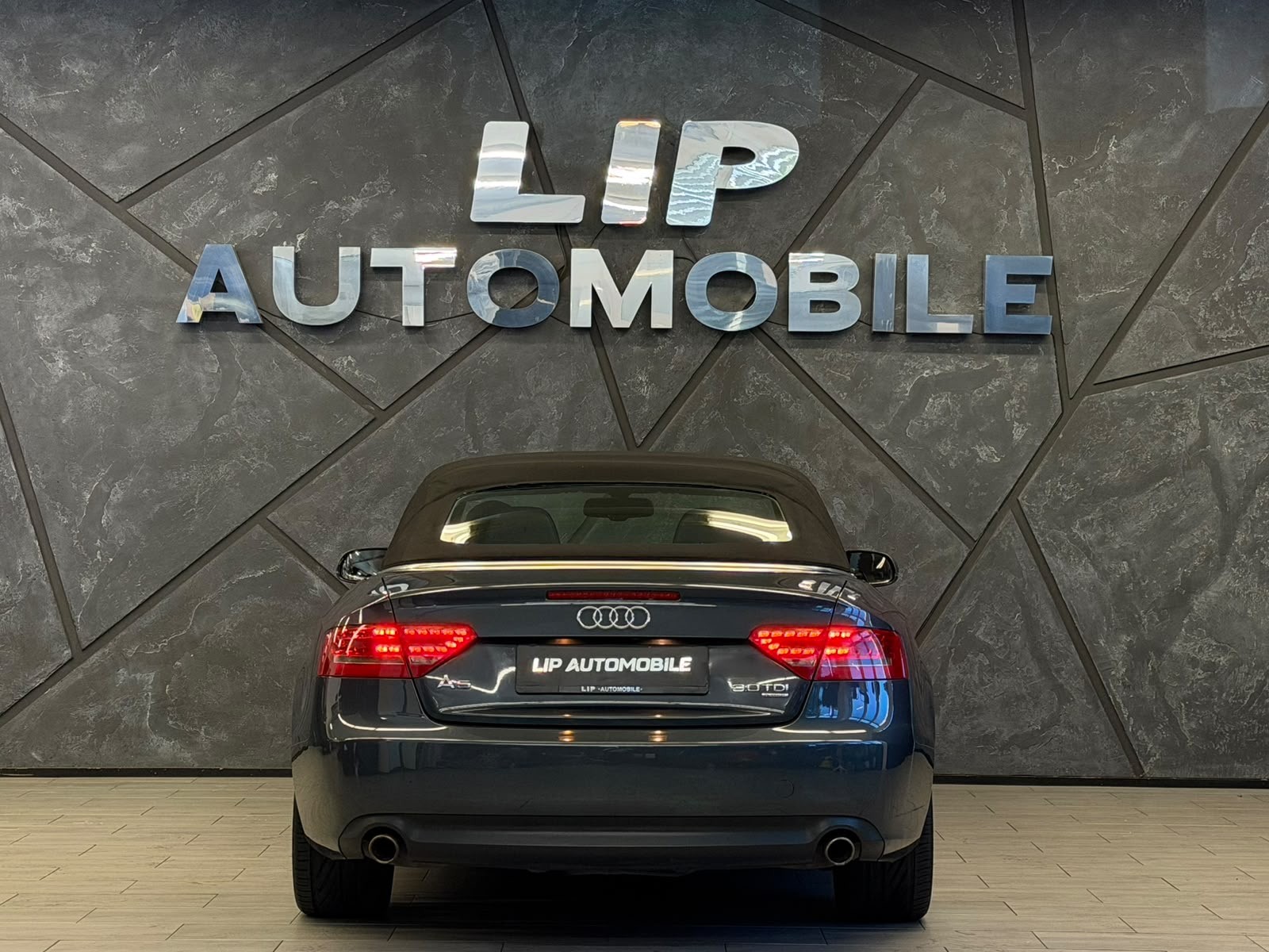 AUDI A5 Cabriolet 3.0 TDI quattro S-tronic-image-7