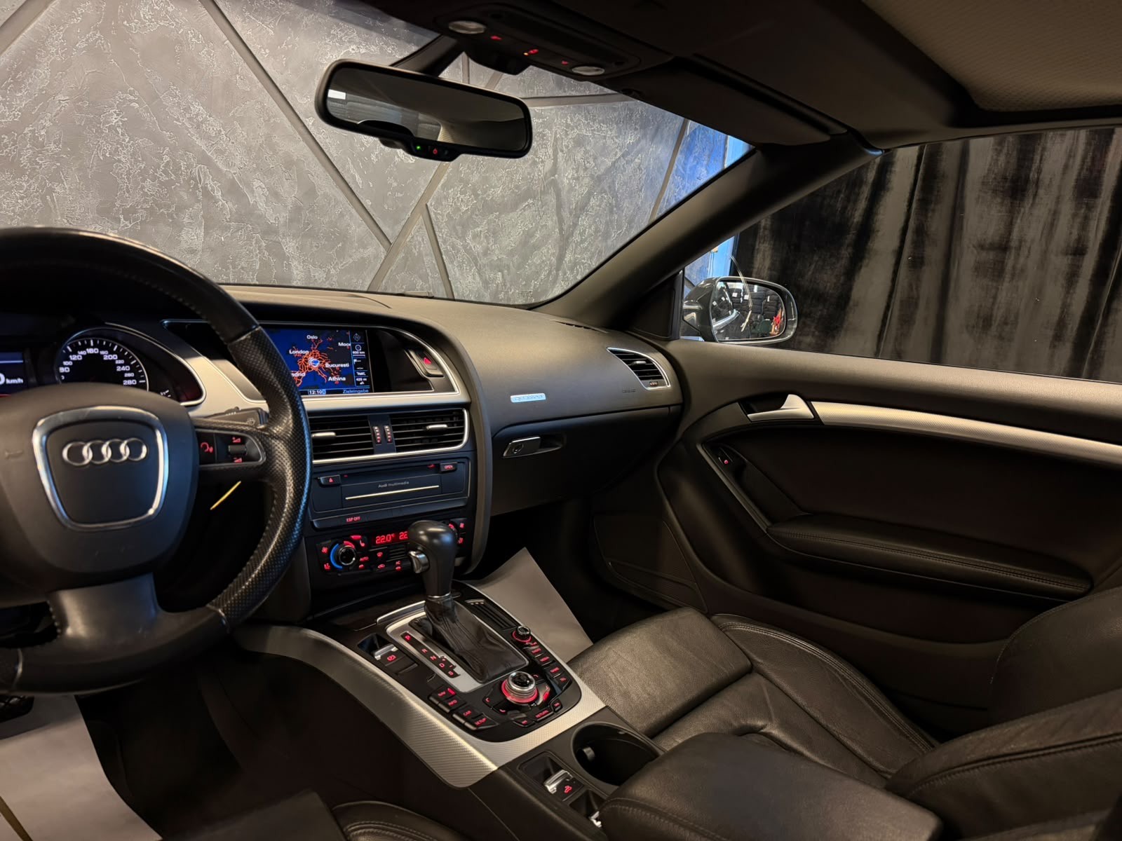 AUDI A5 Cabriolet 3.0 TDI quattro S-tronic-image-10