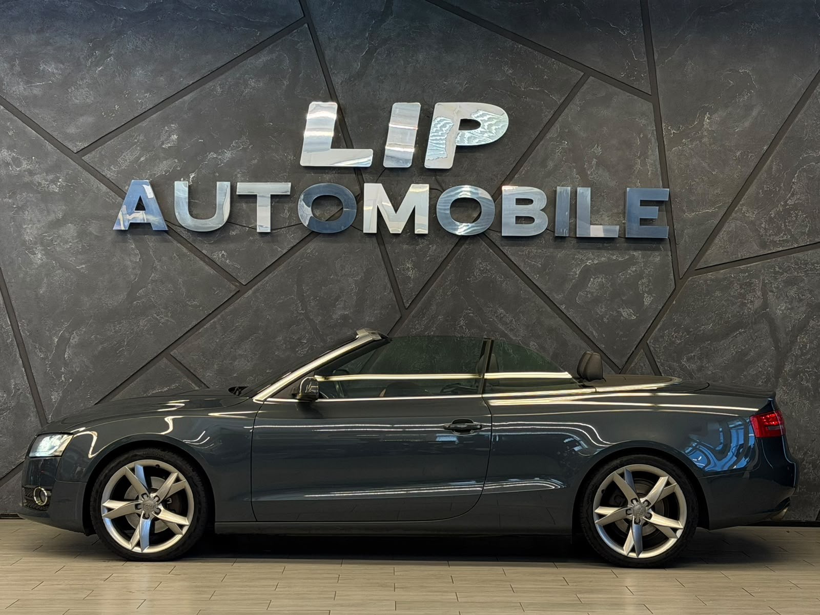 AUDI A5 Cabriolet 3.0 TDI quattro S-tronic-image-5