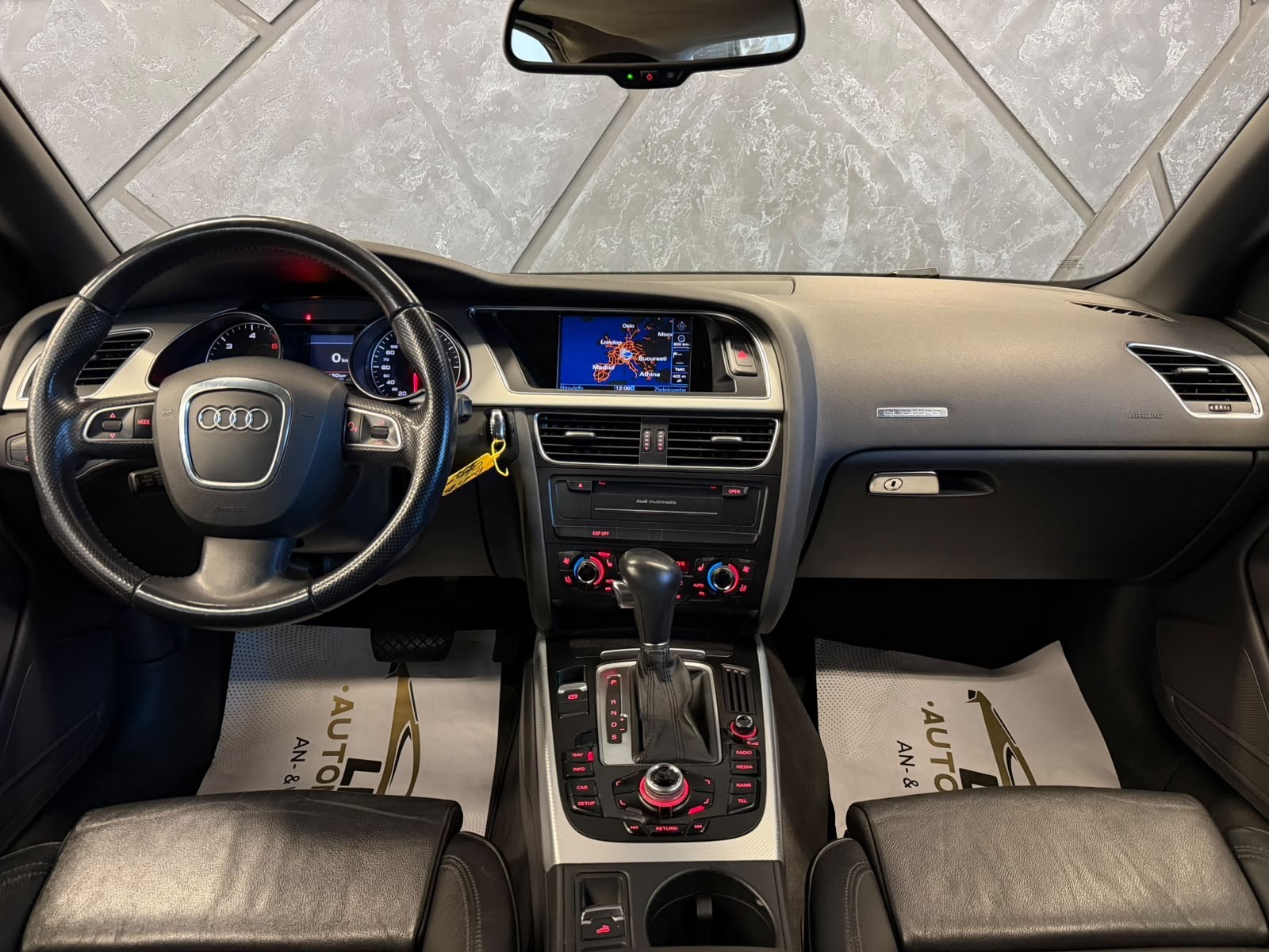 AUDI A5 Cabriolet 3.0 TDI quattro S-tronic-image-9