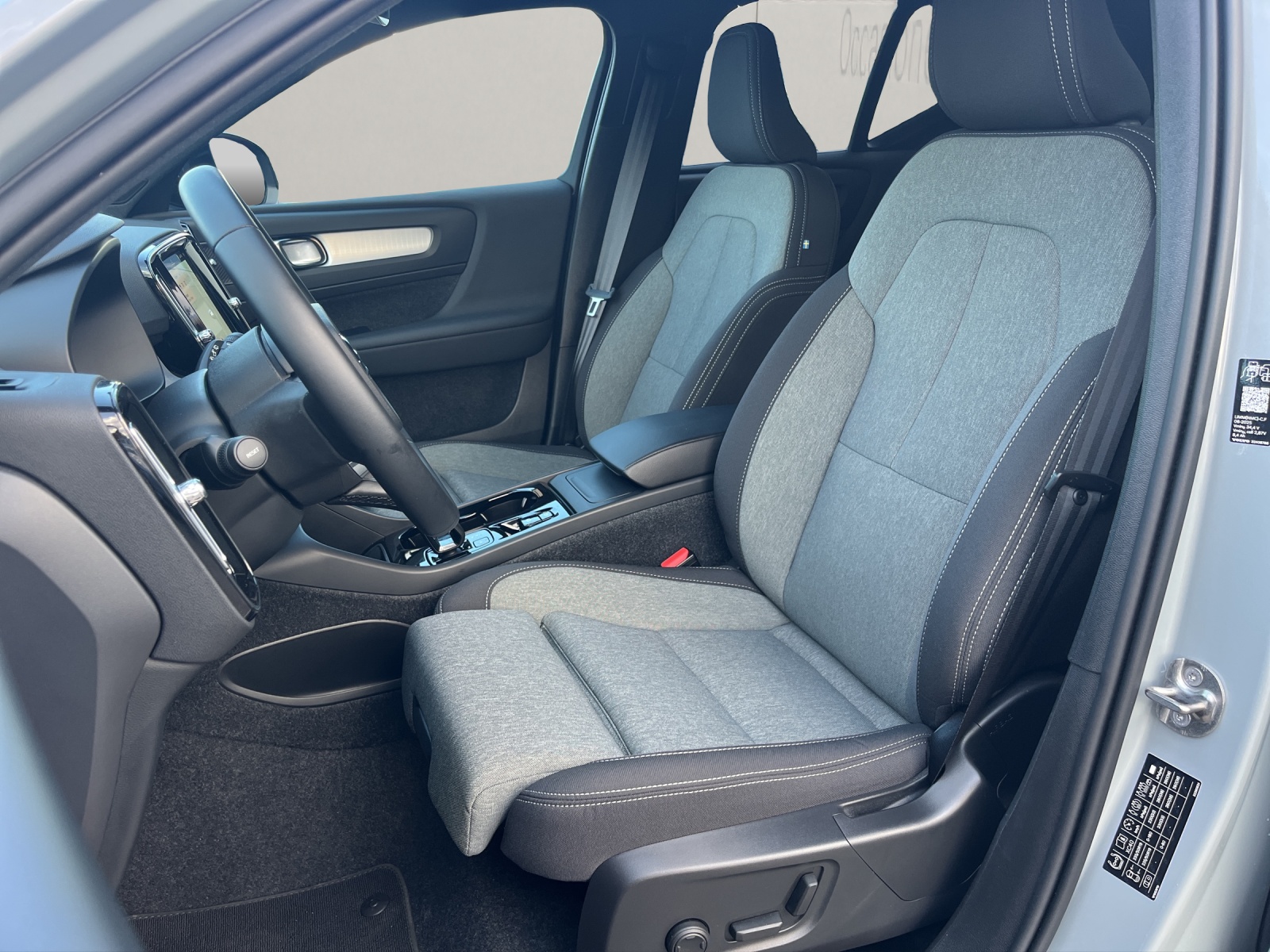 VOLVO XC40 2.0 B3 MH Plus Dark .-image-9