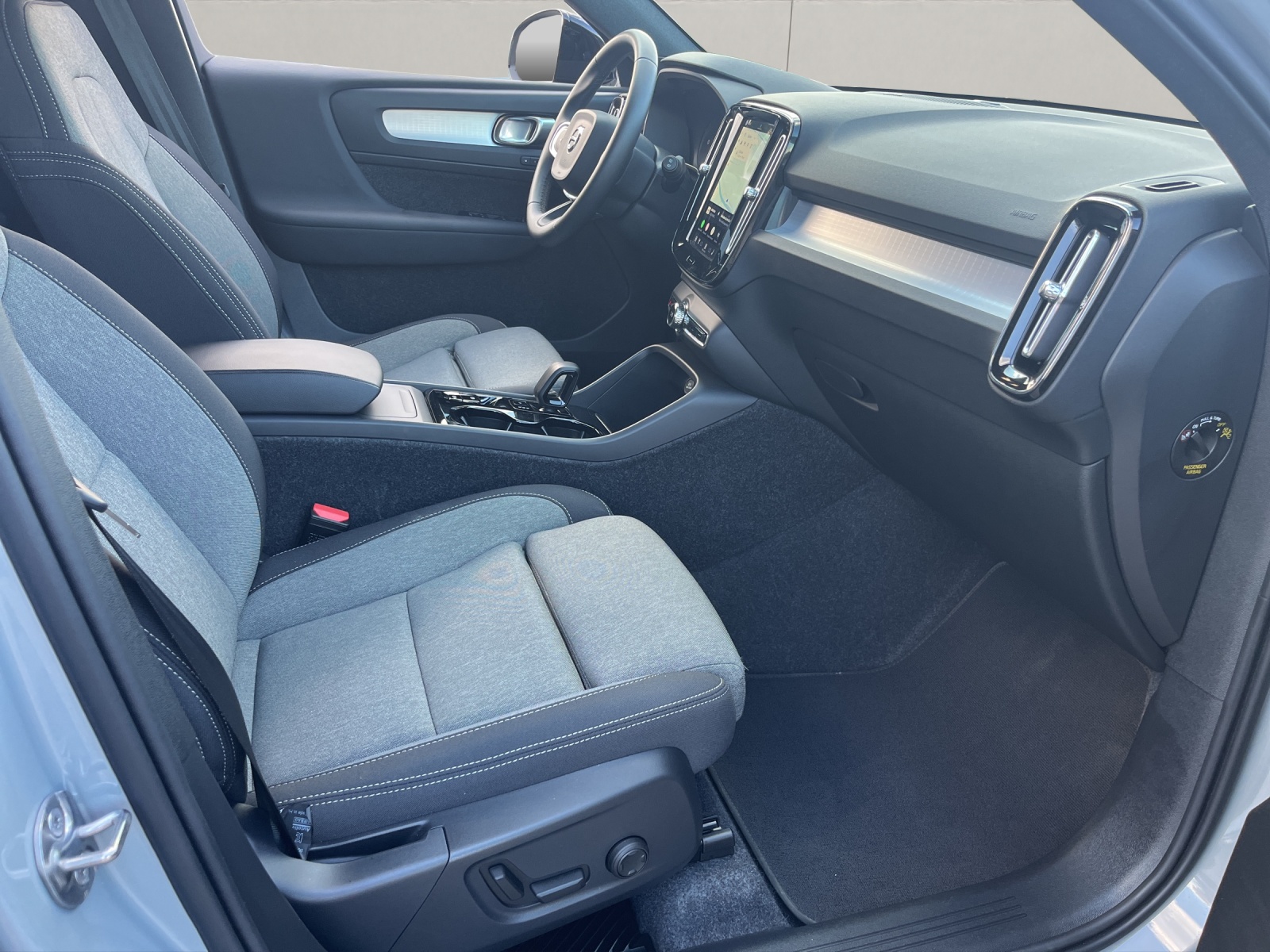 VOLVO XC40 2.0 B3 MH Plus Dark .-image-10