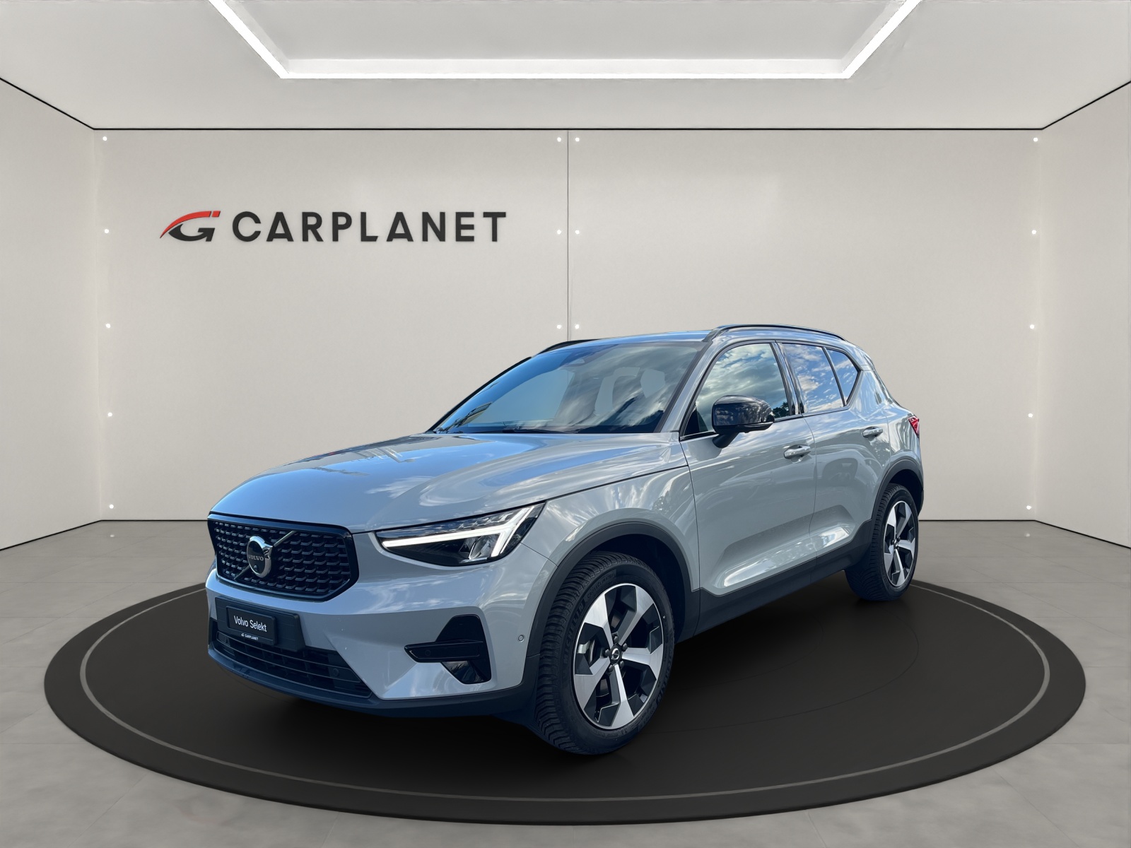 VOLVO XC40 2.0 B3 MH Plus Dark .-image-0