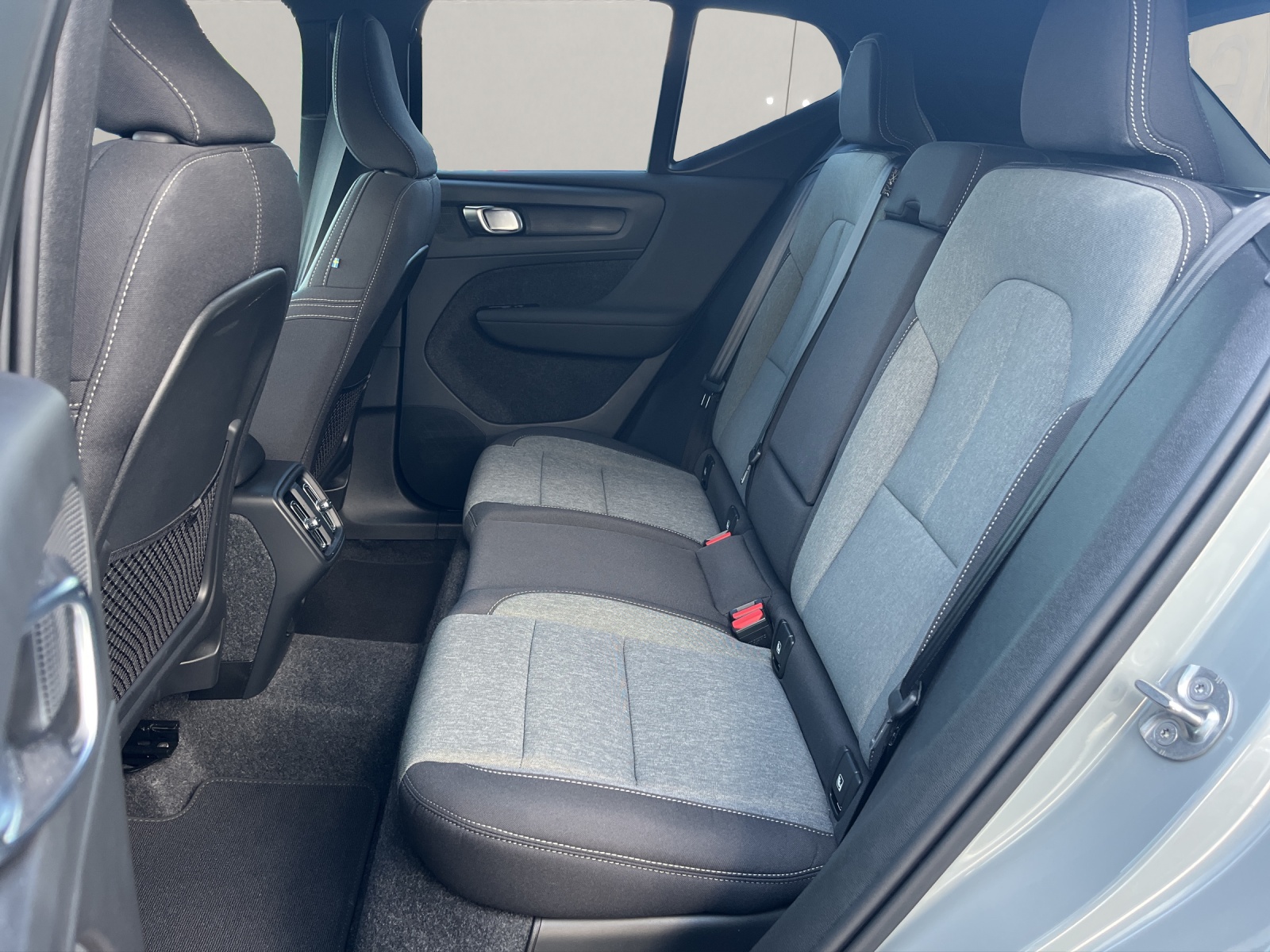 VOLVO XC40 2.0 B3 MH Plus Dark .-image-12