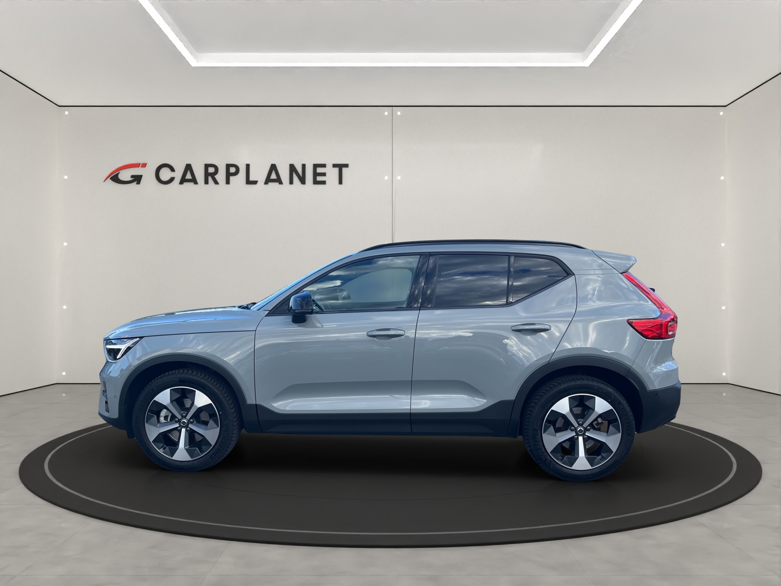 VOLVO XC40 2.0 B3 MH Plus Dark .-image-1