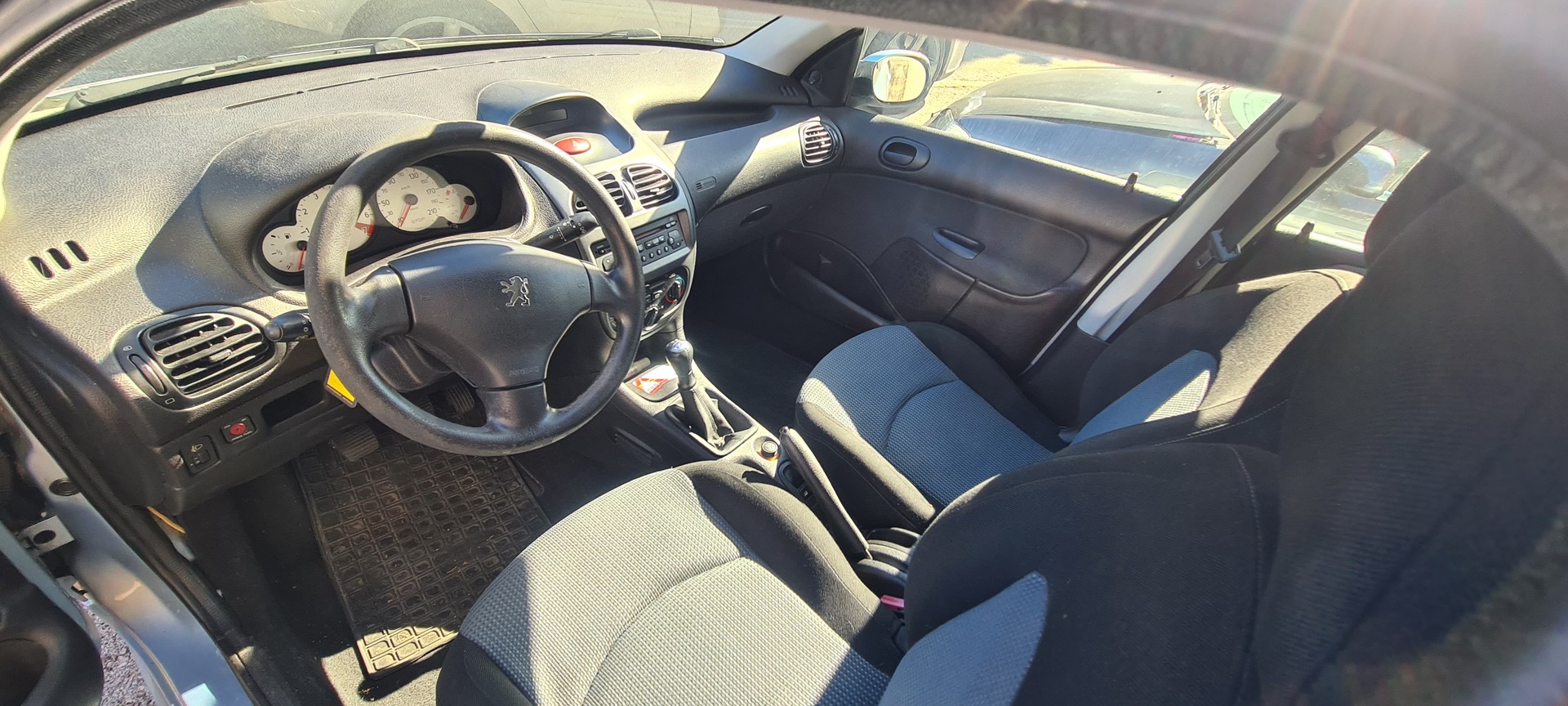 PEUGEOT 206 1.4 16V XS Sport-image-9