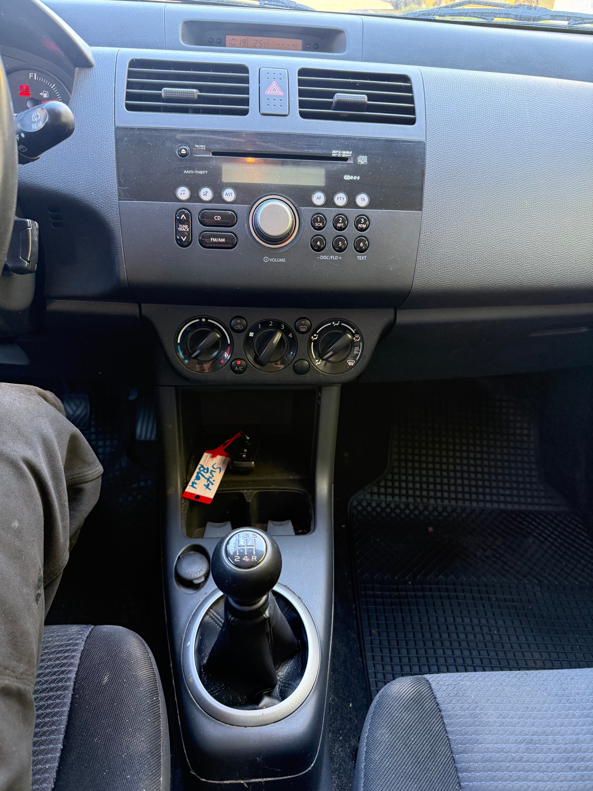 SUZUKI Swift 1.3i 16V GL Top 4x4-image-11